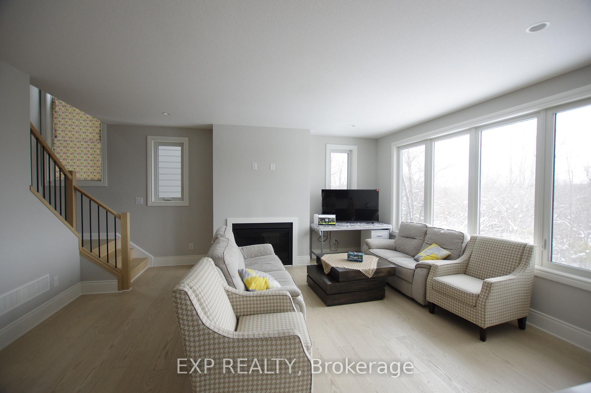Photo 4 of Unit 5, 2835 sheifield Place, London, South U — HOMEH