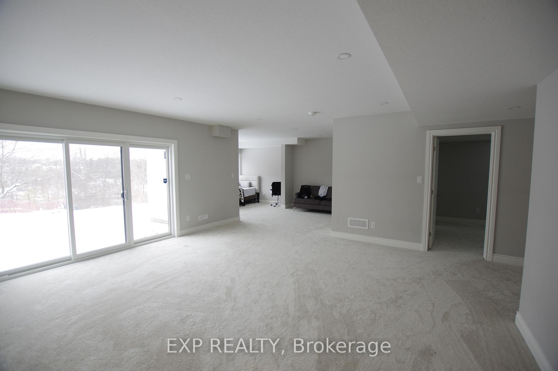 Photo 6 of Unit 5, 2835 sheifield Place, London, South U — HOMEH