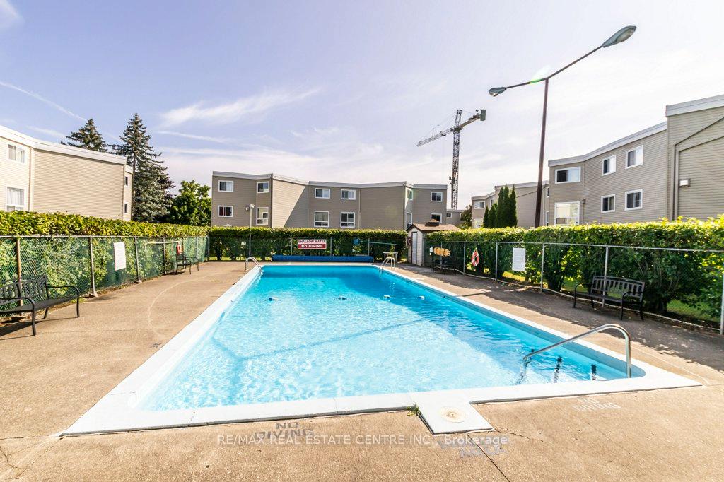 Photo 32 of Unit 63, 60 Elmsdale Drive, Kitchener — HOMEH