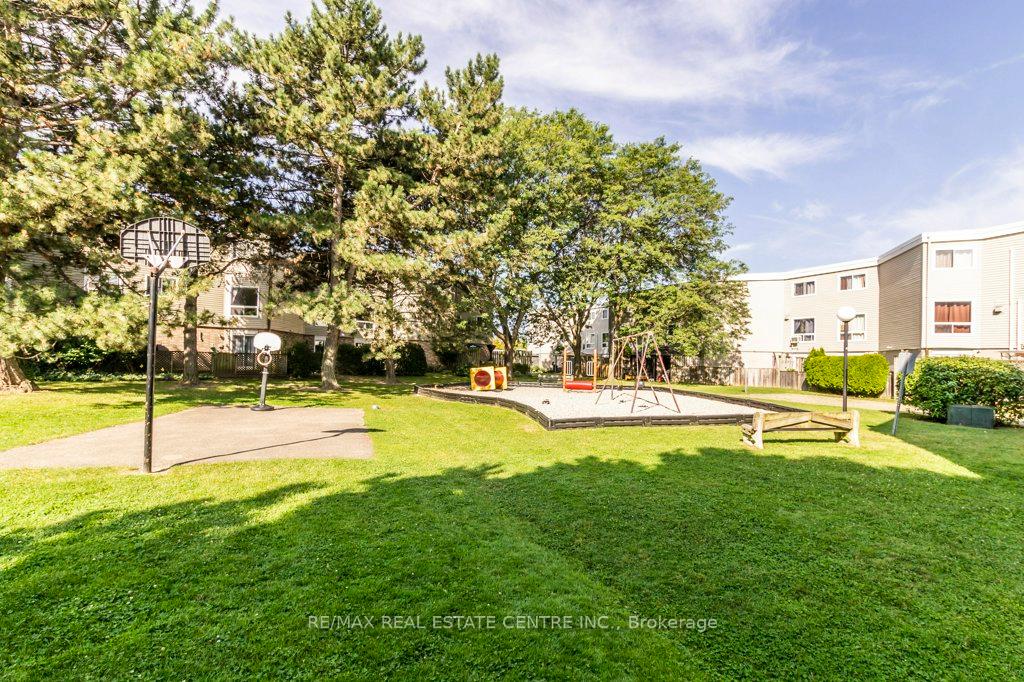 Photo 33 of Unit 63, 60 Elmsdale Drive, Kitchener — HOMEH