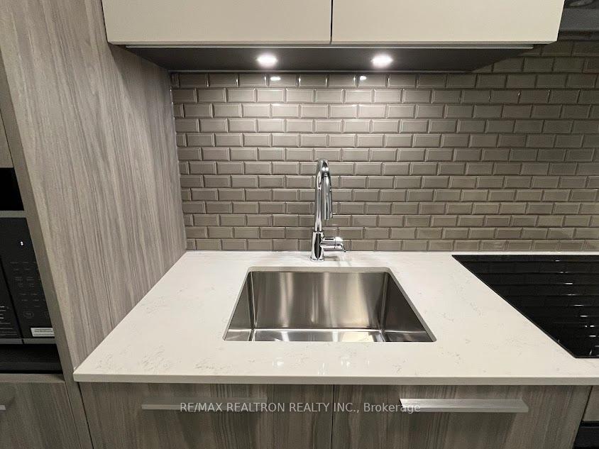 Photo 5 of Unit 1002, 65 Broadway Avenue, Toronto, Mount Pleasant West — HOMEH