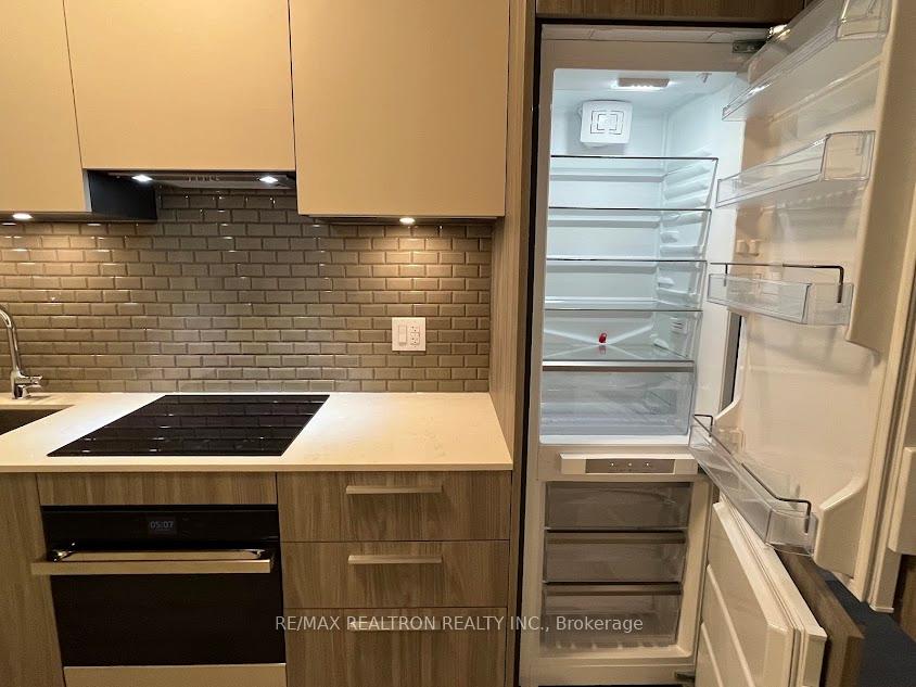 Photo 11 of Unit 1002, 65 Broadway Avenue, Toronto, Mount Pleasant West — HOMEH