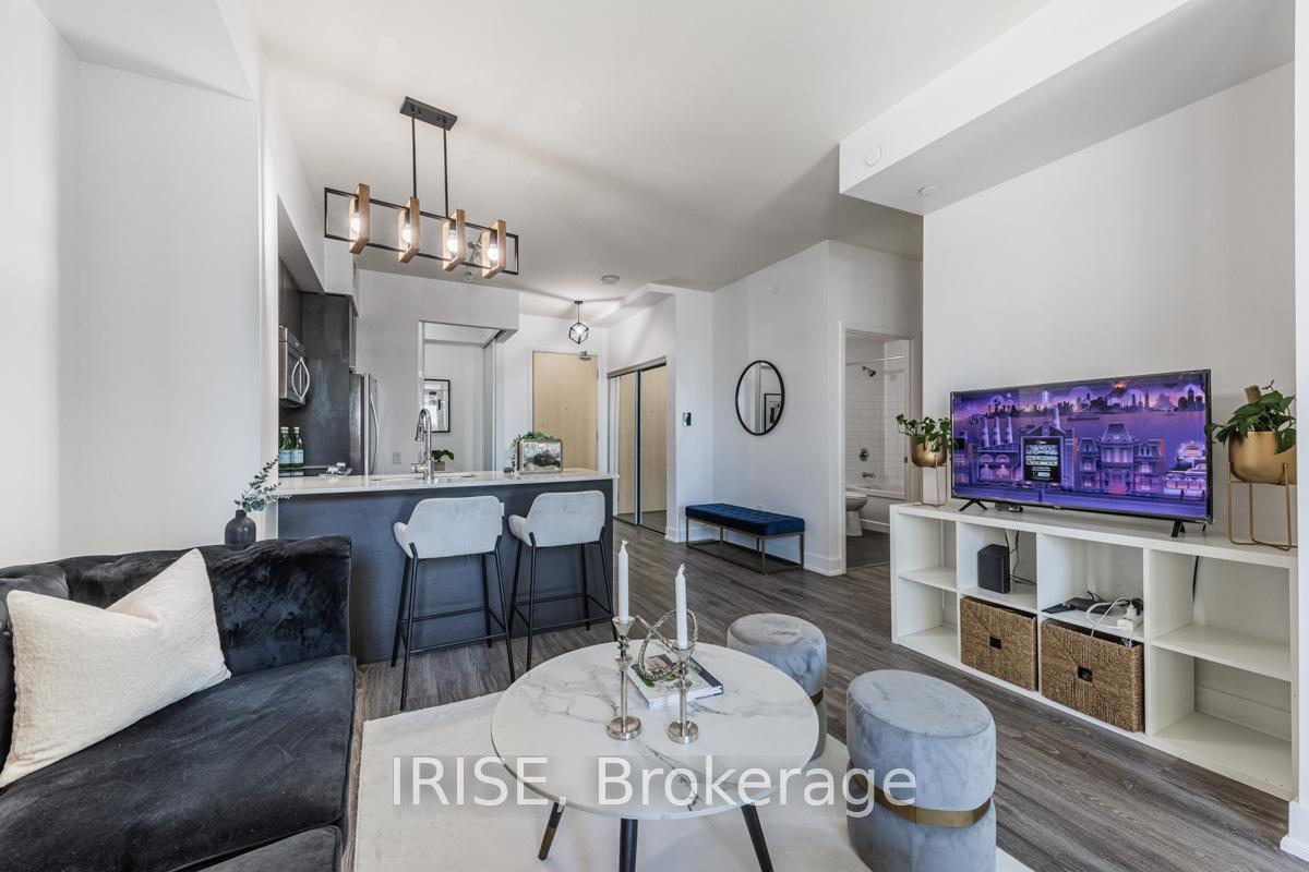Photo 2 of Unit 610, 30 Roehampton Avenue, Toronto, Mount Pleasant West — HOMEH