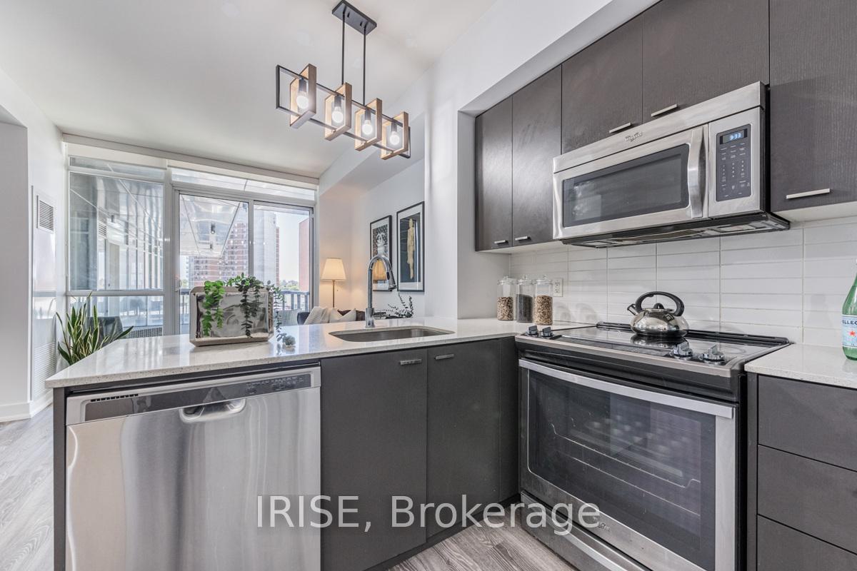 Photo 14 of Unit 610, 30 Roehampton Avenue, Toronto, Mount Pleasant West — HOMEH