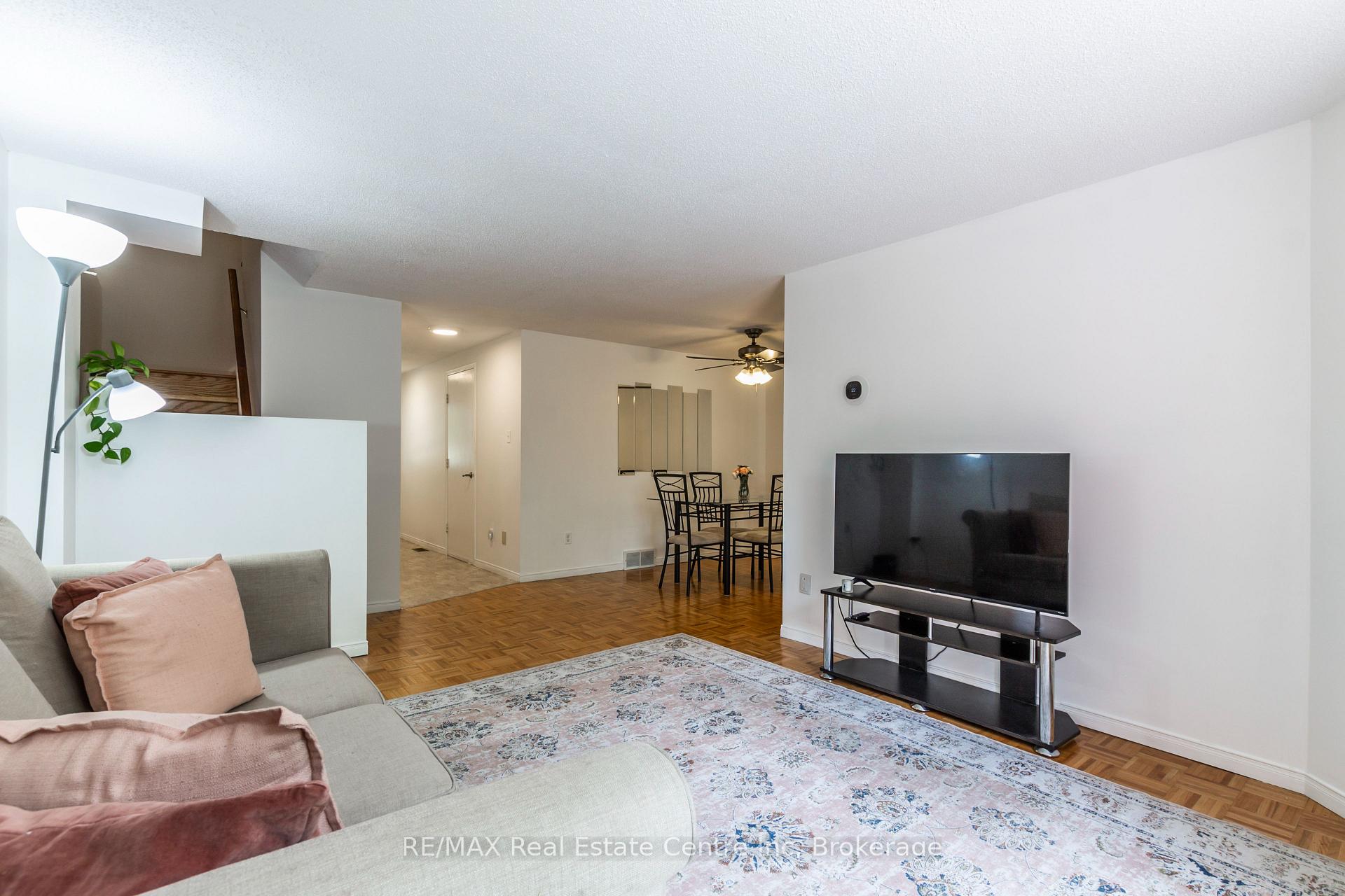 Photo 6 of 61 Grandridge Crescent, Guelph, Willow West/Sugarbush/West Acres — HOMEH