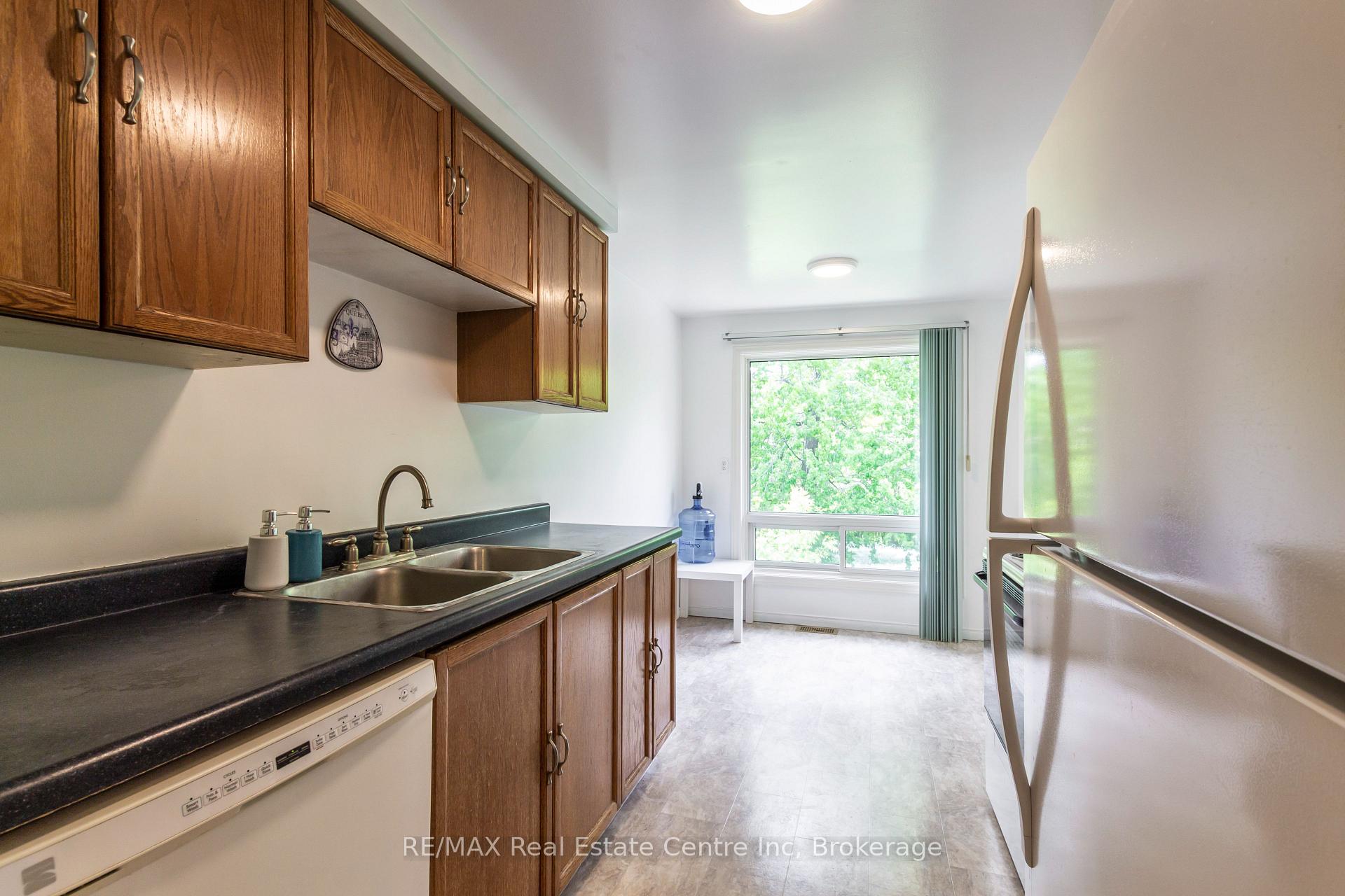 Photo 8 of 61 Grandridge Crescent, Guelph, Willow West/Sugarbush/West Acres — HOMEH