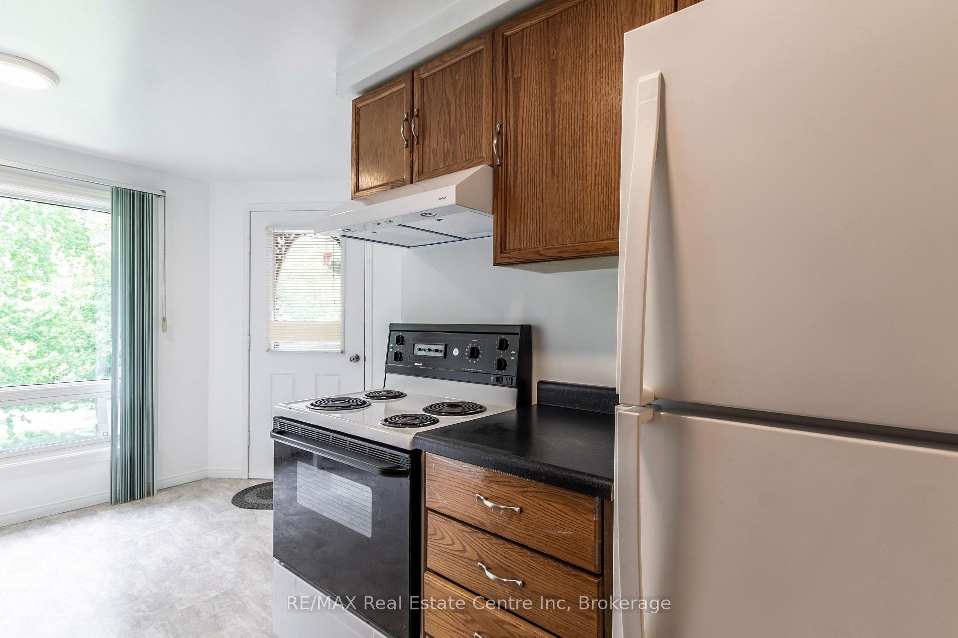 Photo 9 of 61 Grandridge Crescent, Guelph, Willow West/Sugarbush/West Acres — HOMEH