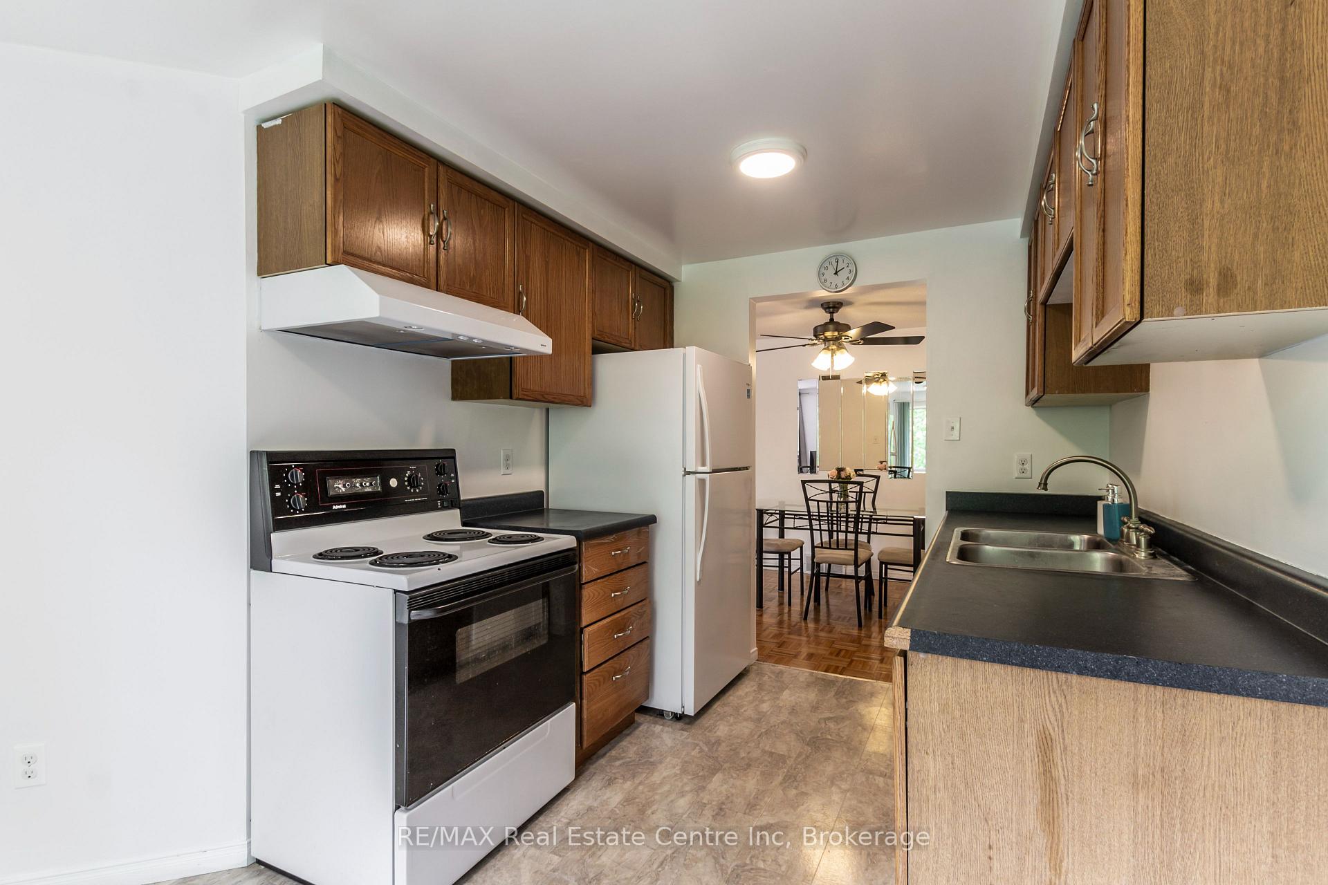 Photo 10 of 61 Grandridge Crescent, Guelph, Willow West/Sugarbush/West Acres — HOMEH