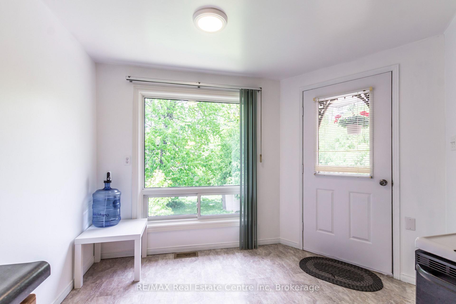 Photo 11 of 61 Grandridge Crescent, Guelph, Willow West/Sugarbush/West Acres — HOMEH