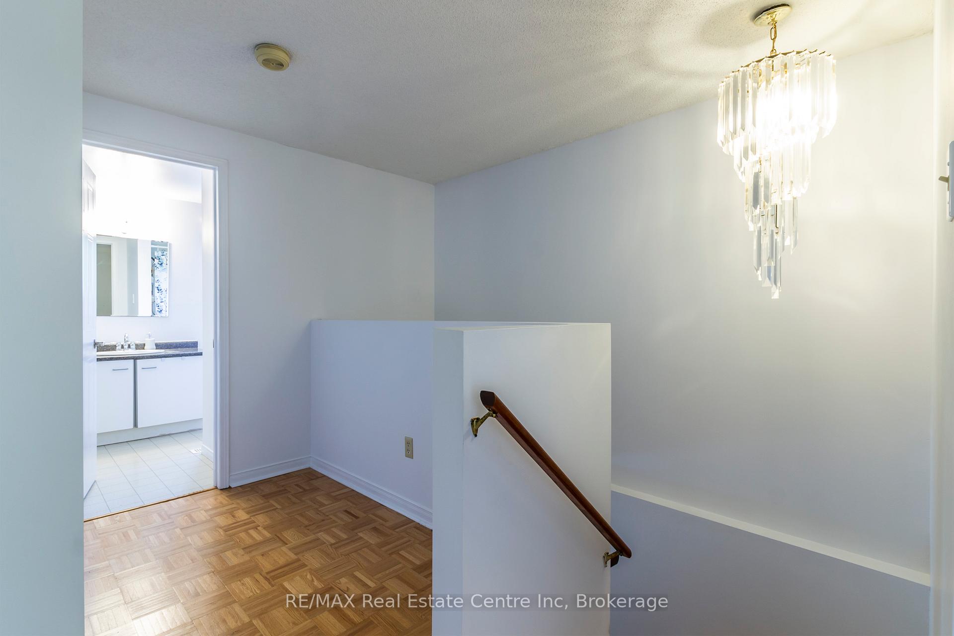 Photo 13 of 61 Grandridge Crescent, Guelph, Willow West/Sugarbush/West Acres — HOMEH
