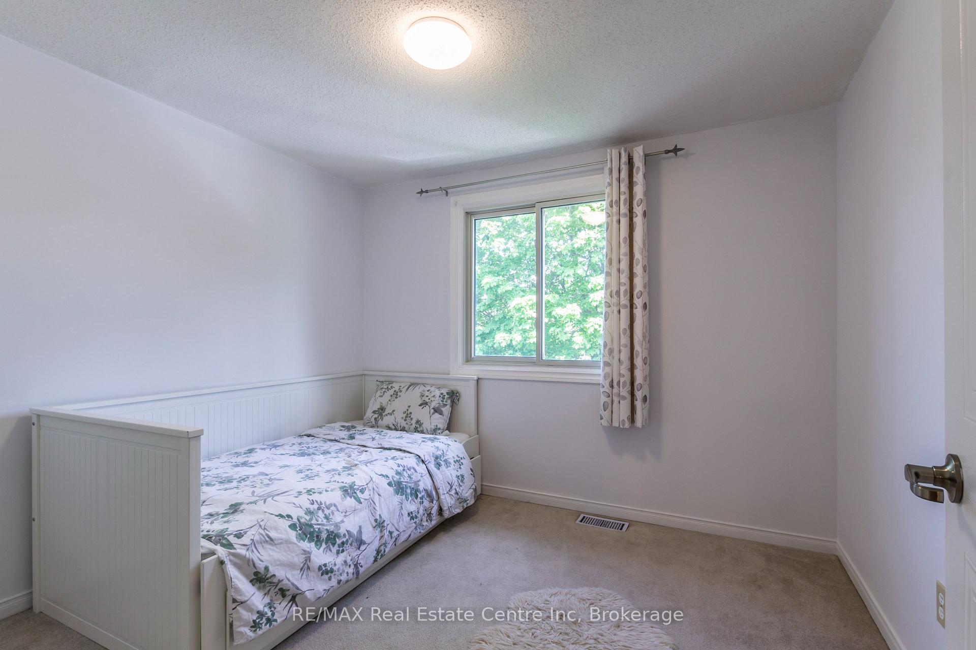 Photo 14 of 61 Grandridge Crescent, Guelph, Willow West/Sugarbush/West Acres — HOMEH