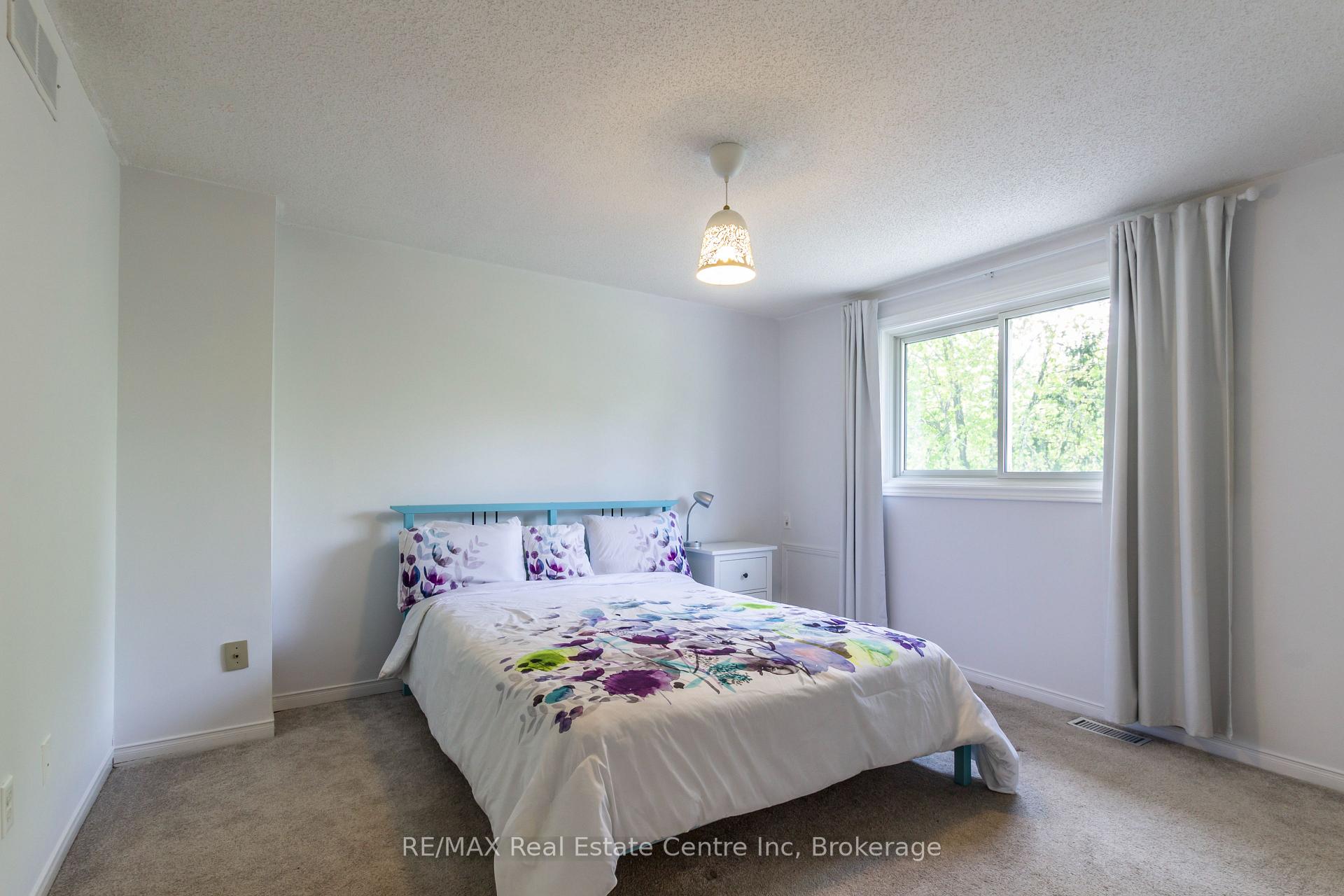 Photo 16 of 61 Grandridge Crescent, Guelph, Willow West/Sugarbush/West Acres — HOMEH