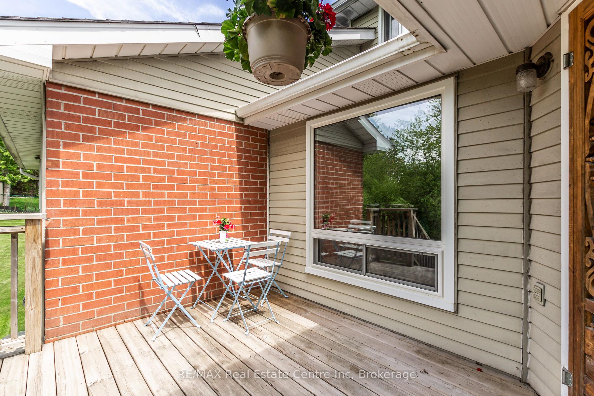 Photo 19 of 61 Grandridge Crescent, Guelph, Willow West/Sugarbush/West Acres — HOMEH