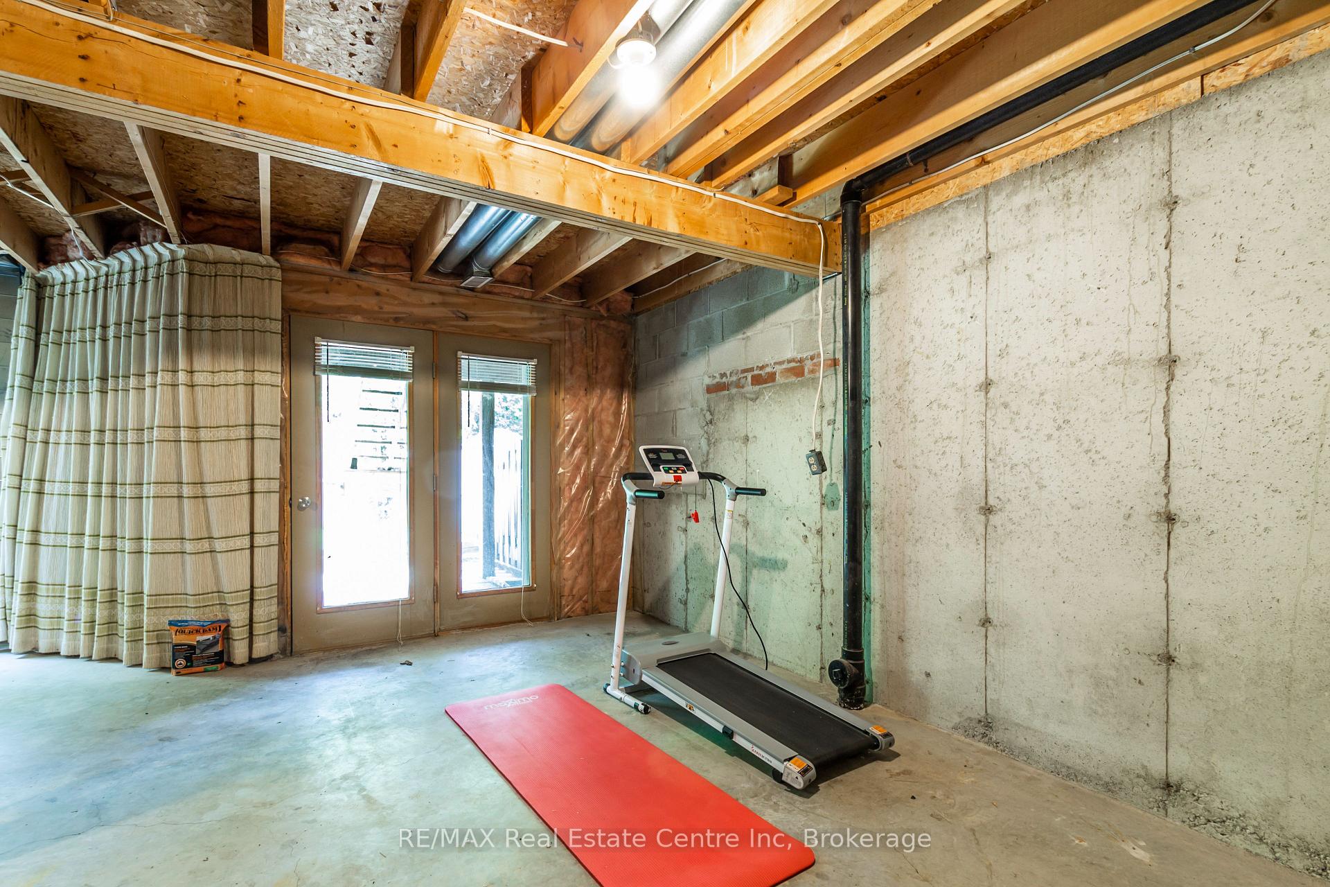 Photo 23 of 61 Grandridge Crescent, Guelph, Willow West/Sugarbush/West Acres — HOMEH