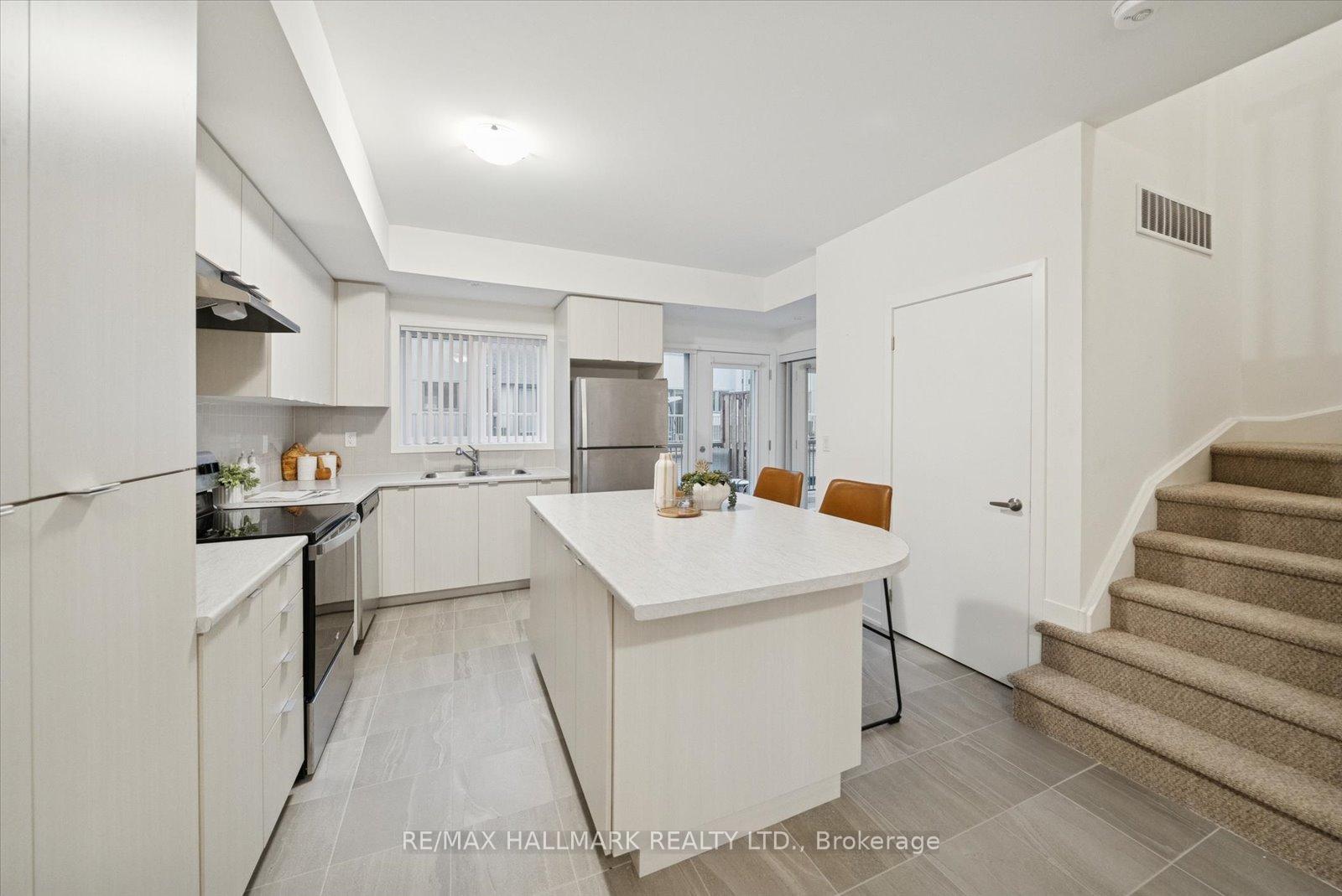 Photo 2 of Unit 803, 1525 Kingston Road, Pickering, Town Centre — HOMEH