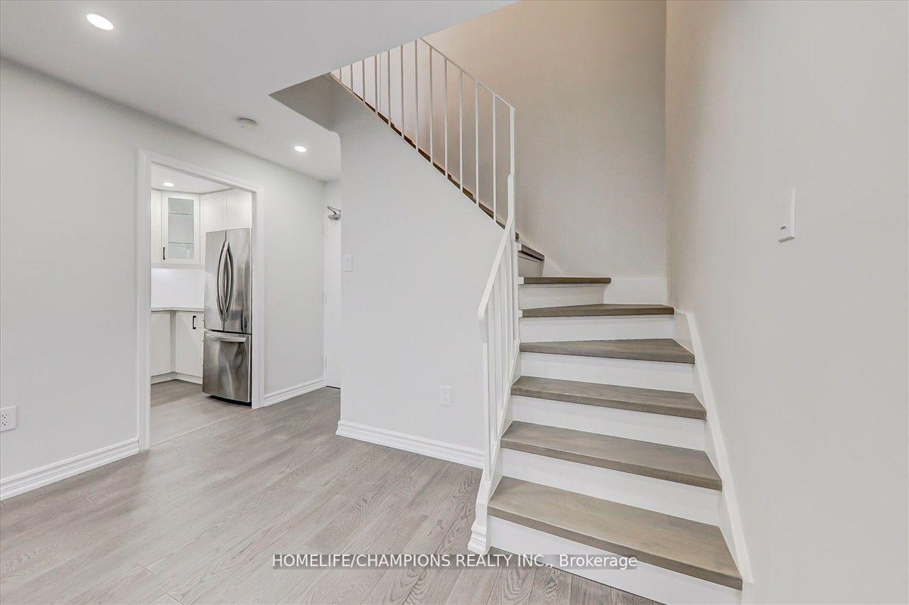 Photo 8 of Unit 325, 16 Elgin Street, Markham, Thornhill — HOMEH