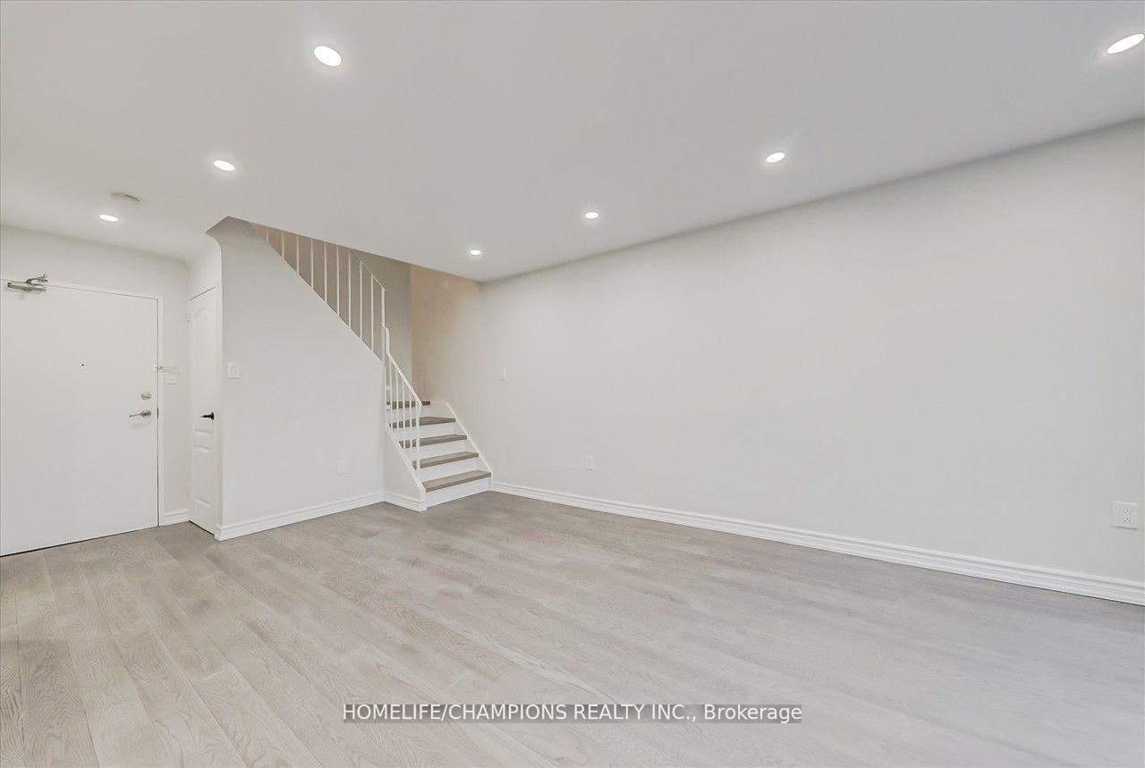 Photo 9 of Unit 325, 16 Elgin Street, Markham, Thornhill — HOMEH