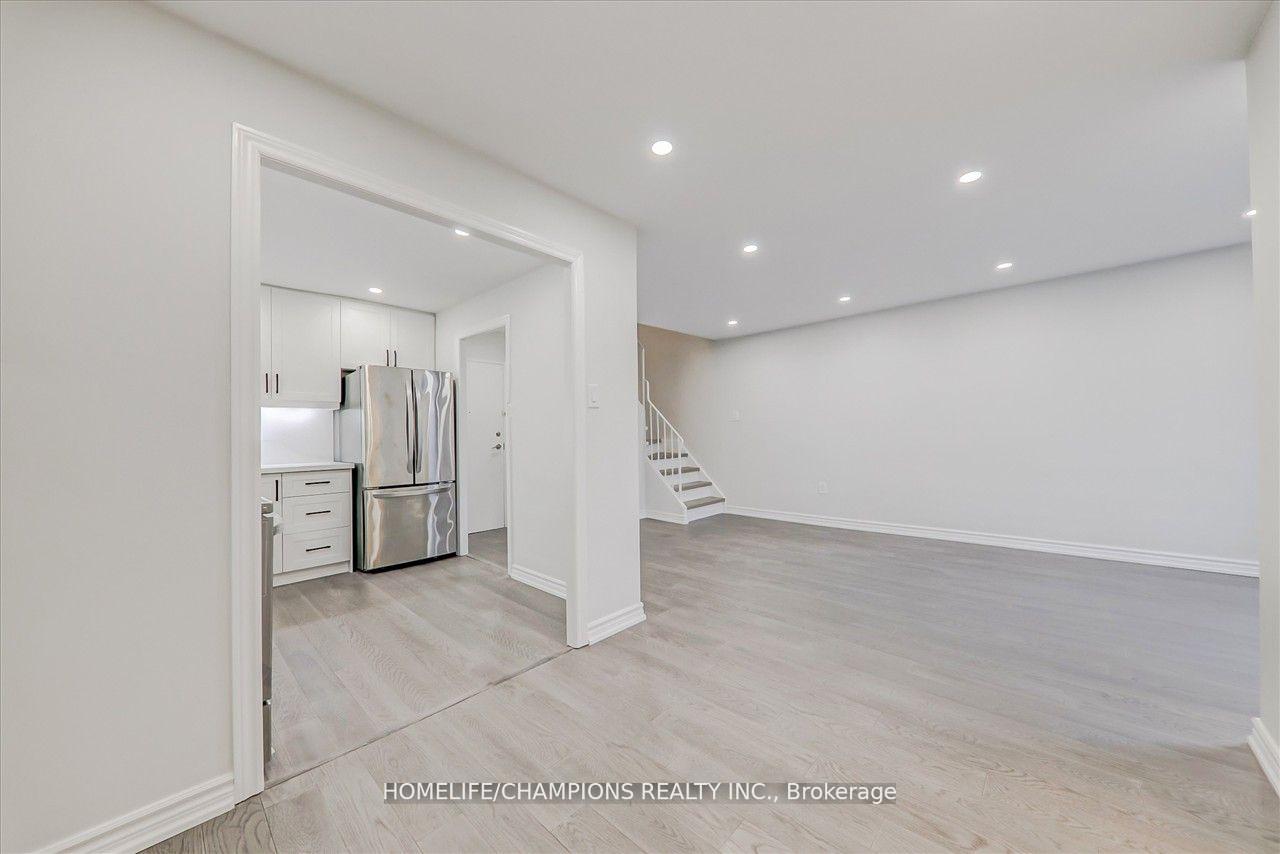 Photo 16 of Unit 325, 16 Elgin Street, Markham, Thornhill — HOMEH