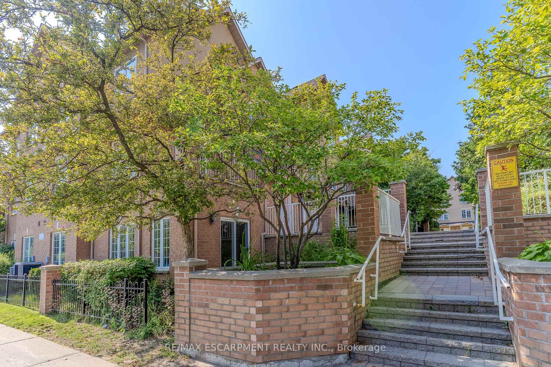 Photo 5 of Unit 12, 14 Cox Boulevard, Markham, Unionville — HOMEH