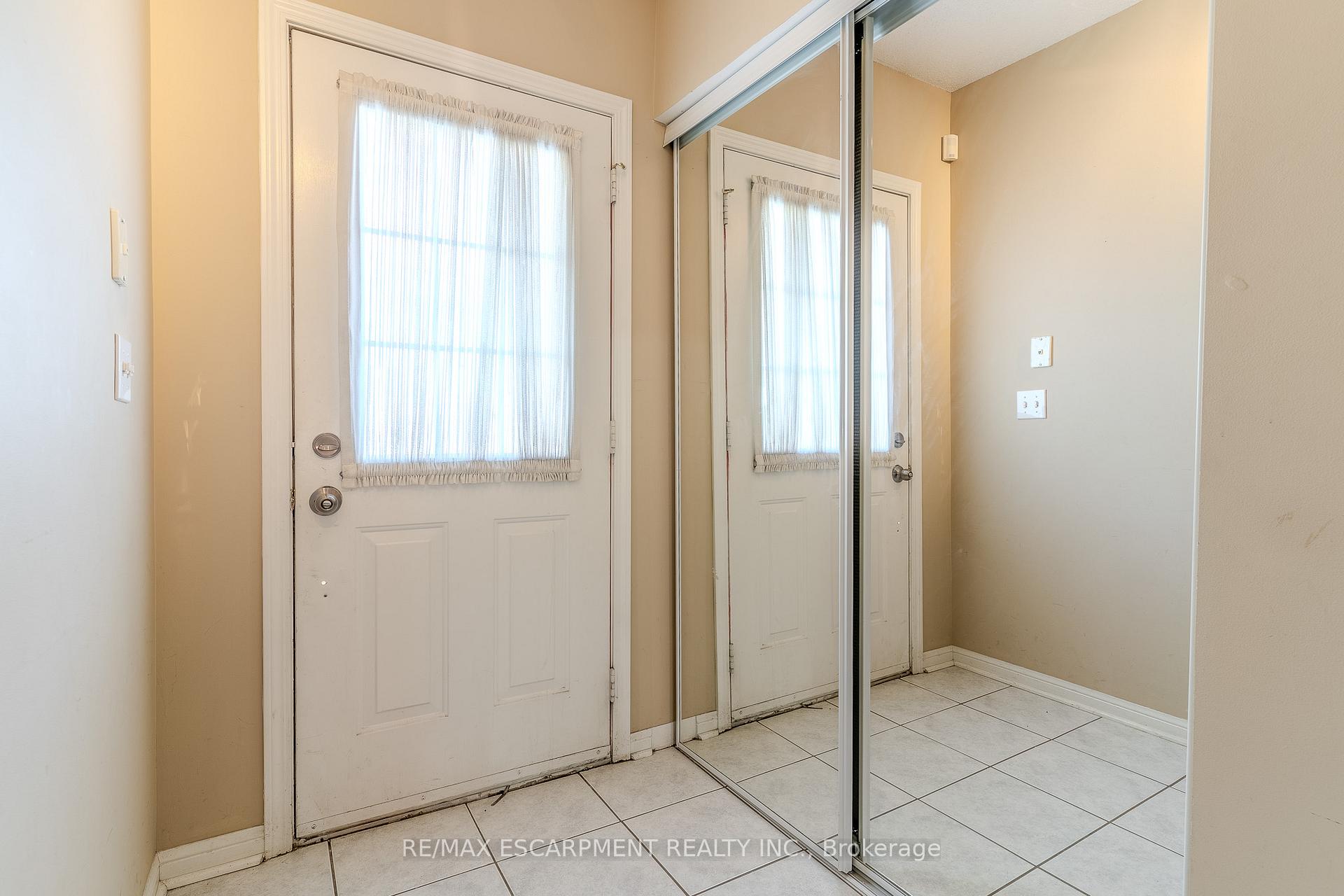 Photo 3 of Unit 12, 14 Cox Boulevard, Markham, Unionville — HOMEH