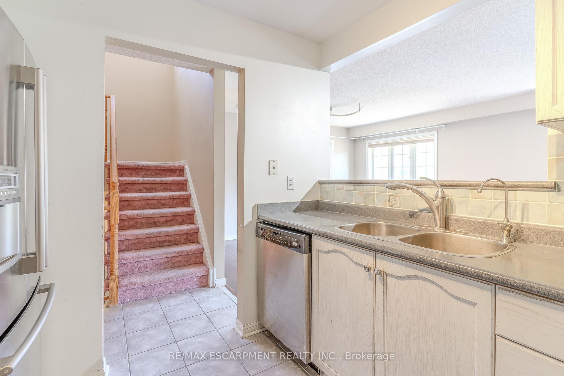 Photo 8 of Unit 12, 14 Cox Boulevard, Markham, Unionville — HOMEH