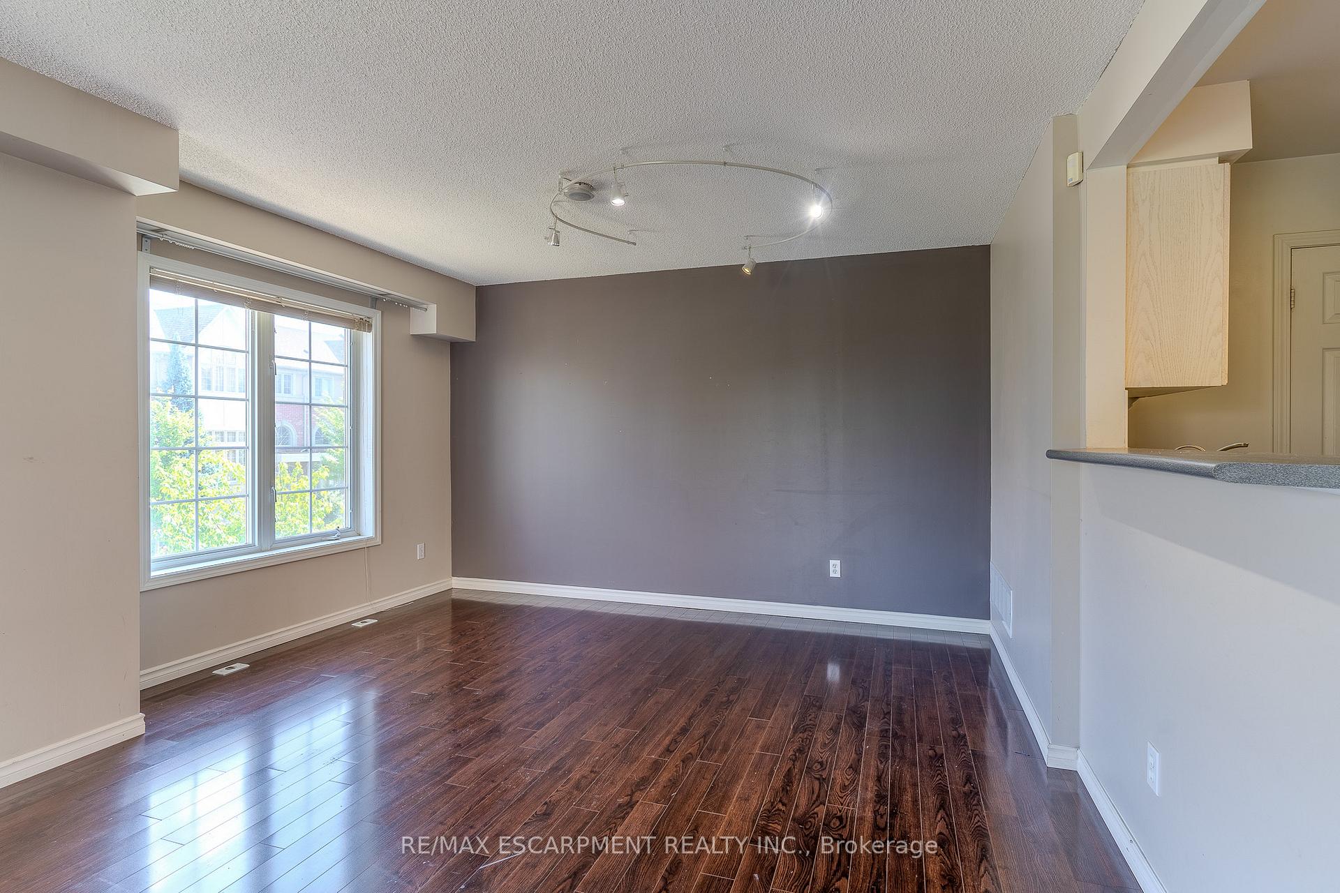 Photo 9 of Unit 12, 14 Cox Boulevard, Markham, Unionville — HOMEH