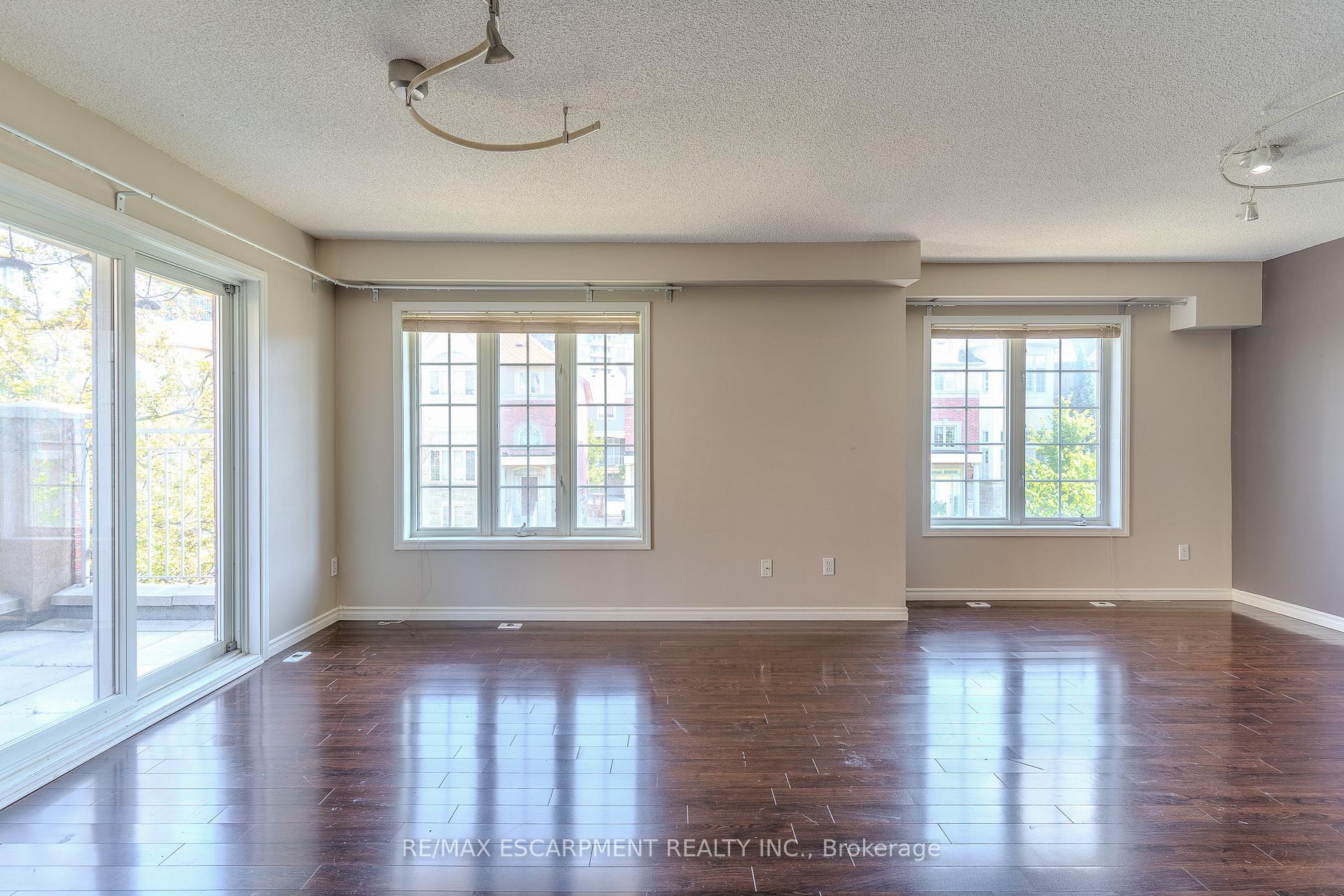 Photo 11 of Unit 12, 14 Cox Boulevard, Markham, Unionville — HOMEH