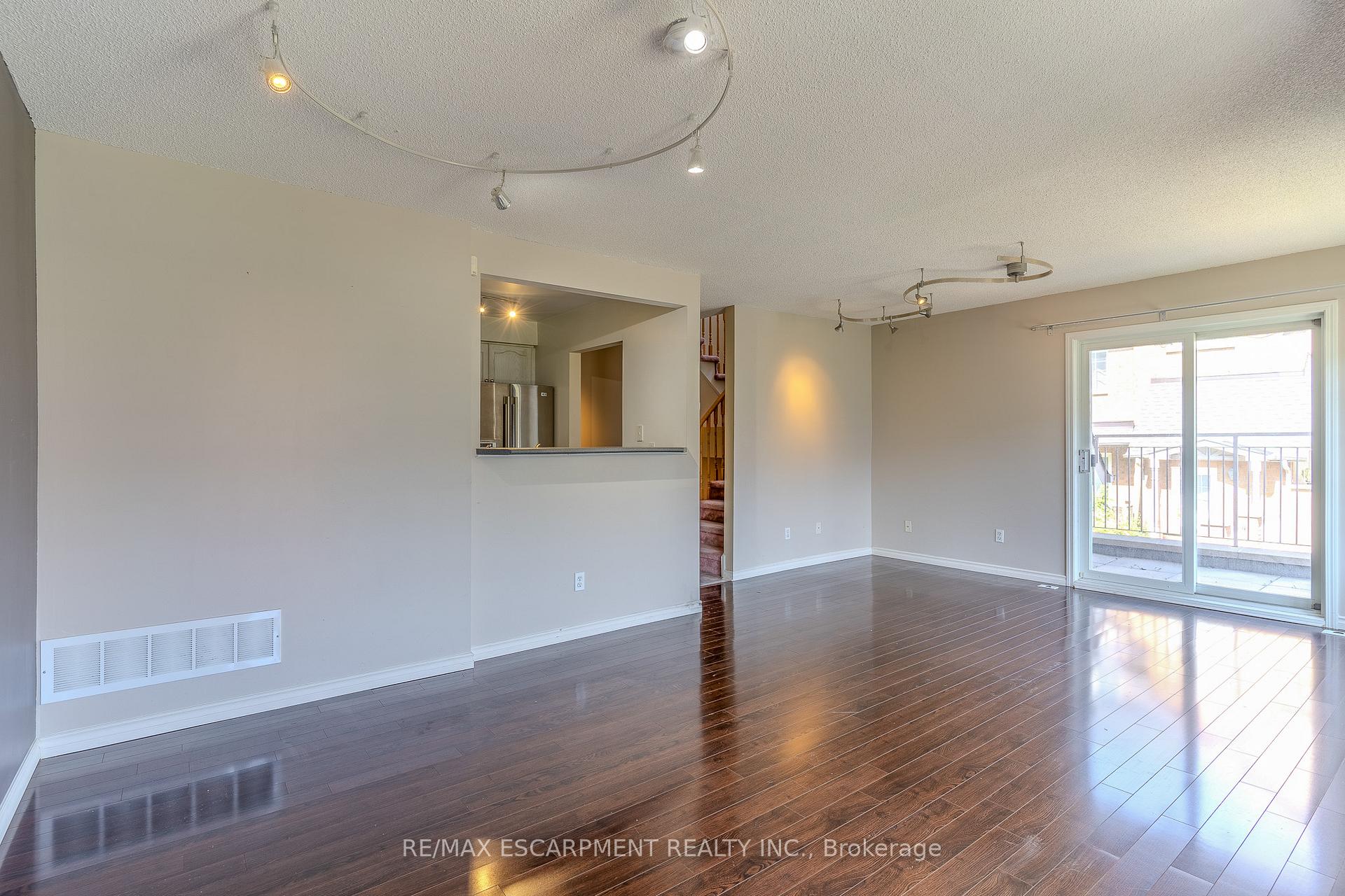 Photo 10 of Unit 12, 14 Cox Boulevard, Markham, Unionville — HOMEH