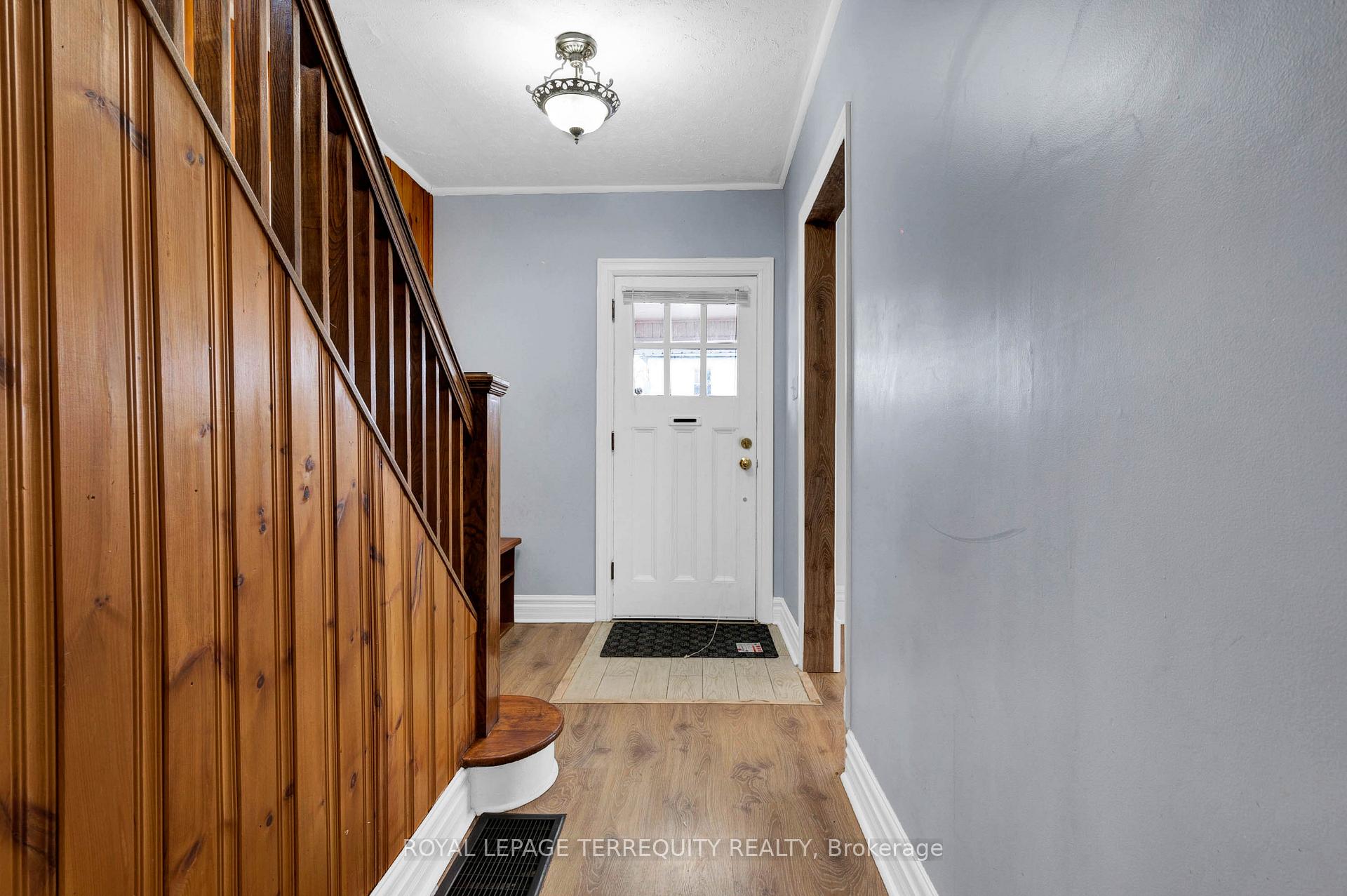 Photo 8 of 17 Dunbar Street, Belleville, Belleville Ward — HOMEH