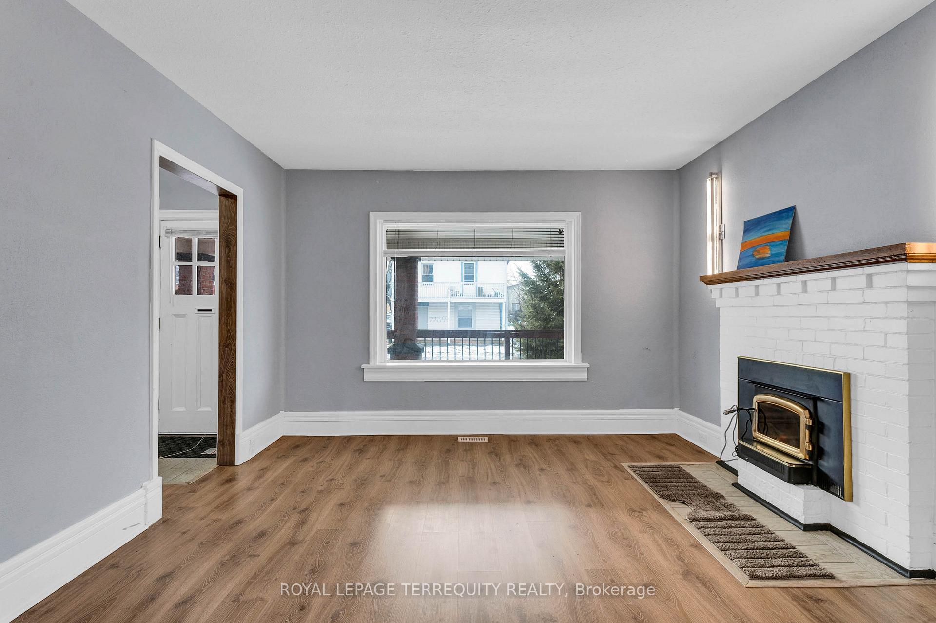 Photo 10 of 17 Dunbar Street, Belleville, Belleville Ward — HOMEH