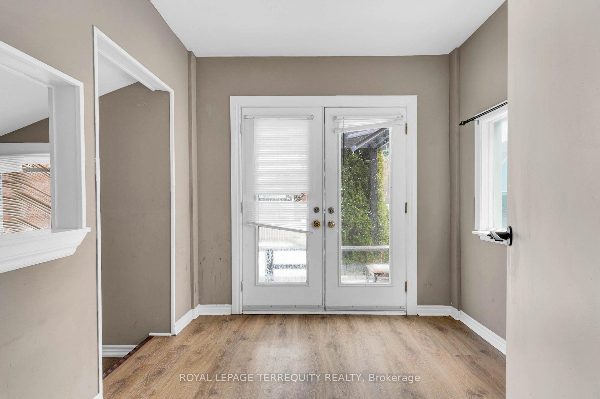 Photo 18 of 17 Dunbar Street, Belleville, Belleville Ward — HOMEH