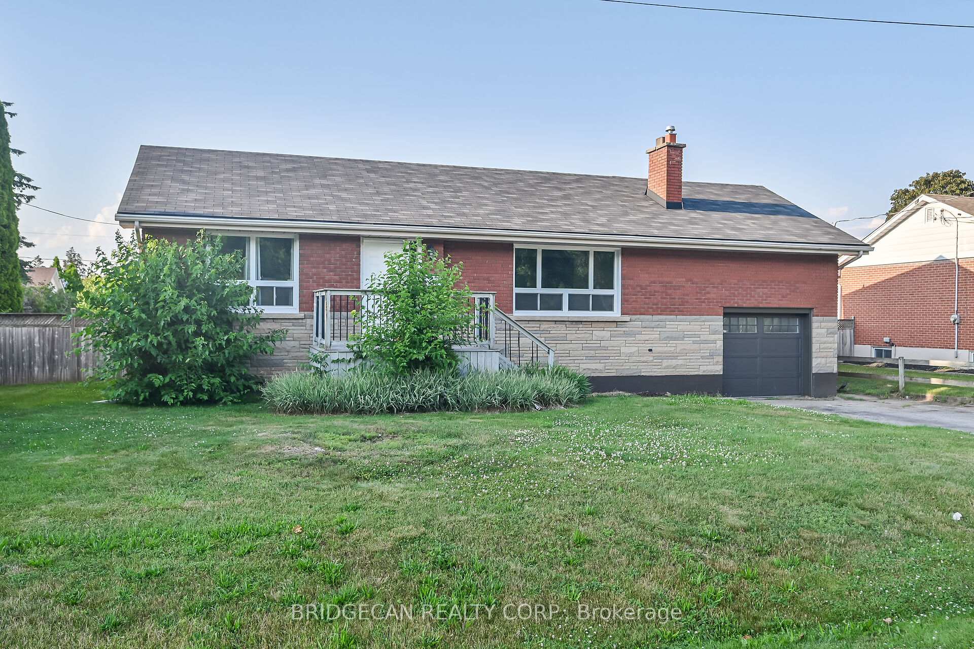 Photo 3 of 17 Brierwood Avenue, Grimsby, Grimsby West — HOMEH