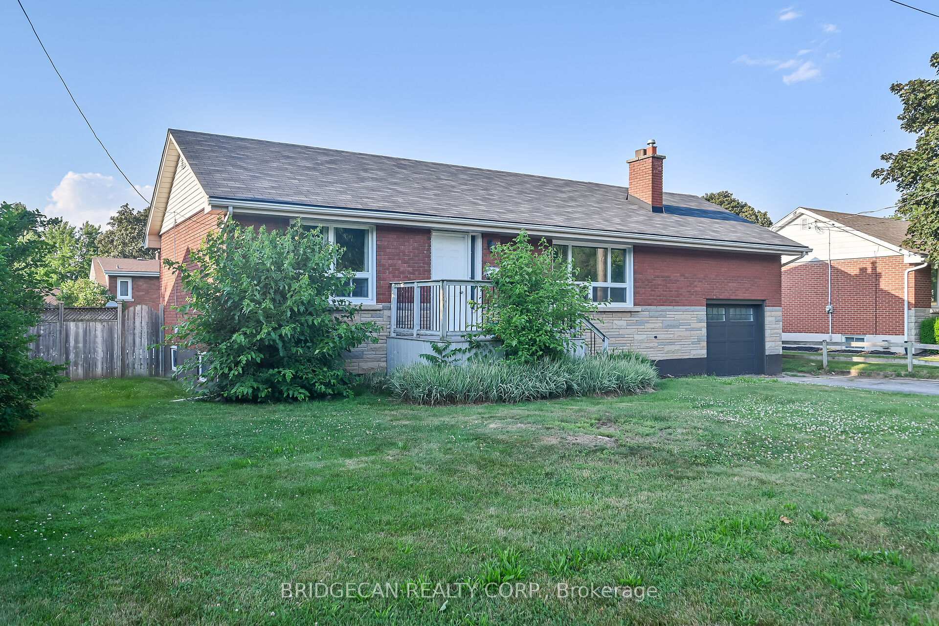 Photo 4 of 17 Brierwood Avenue, Grimsby, Grimsby West — HOMEH