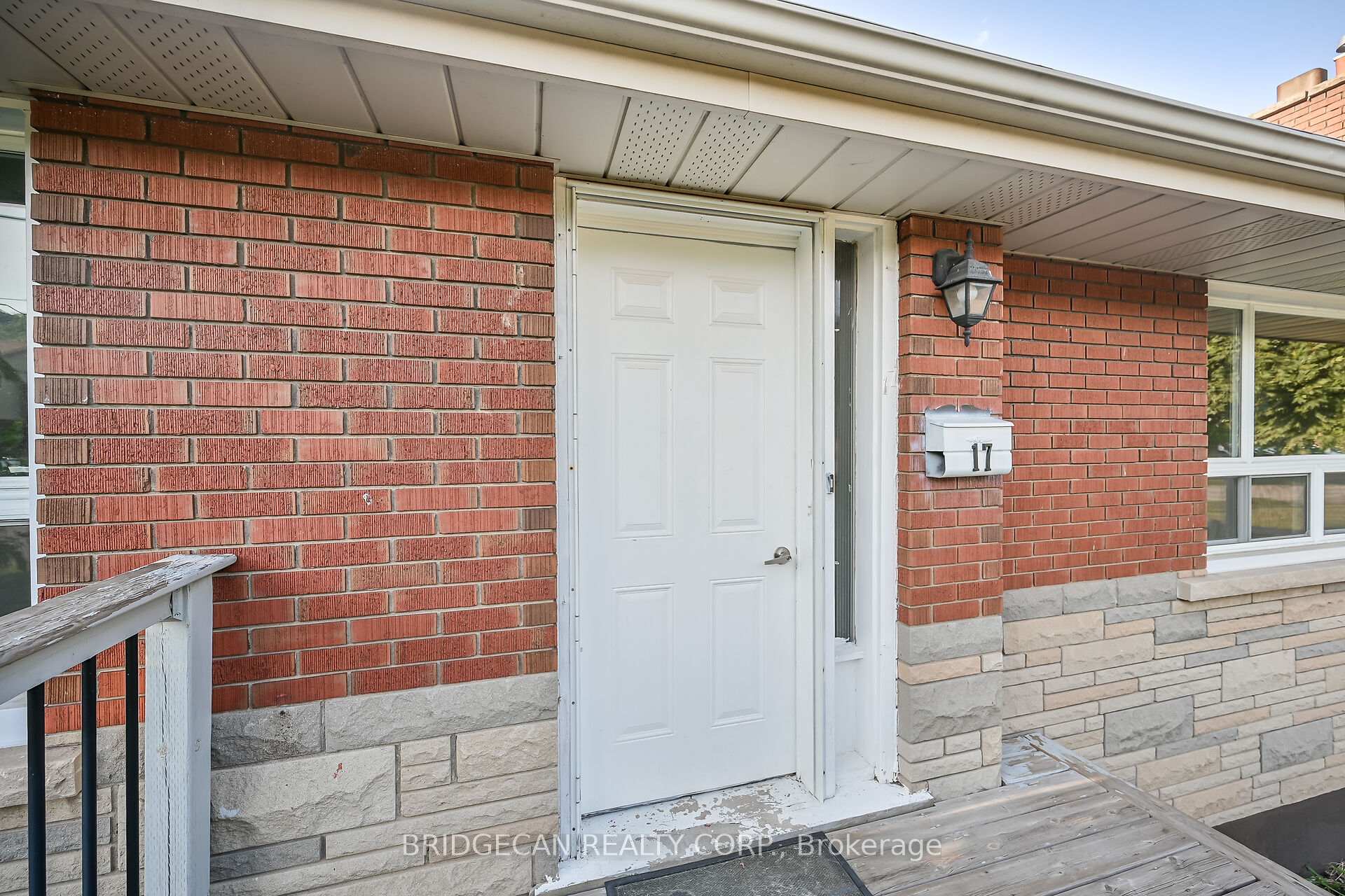 Photo 5 of 17 Brierwood Avenue, Grimsby, Grimsby West — HOMEH