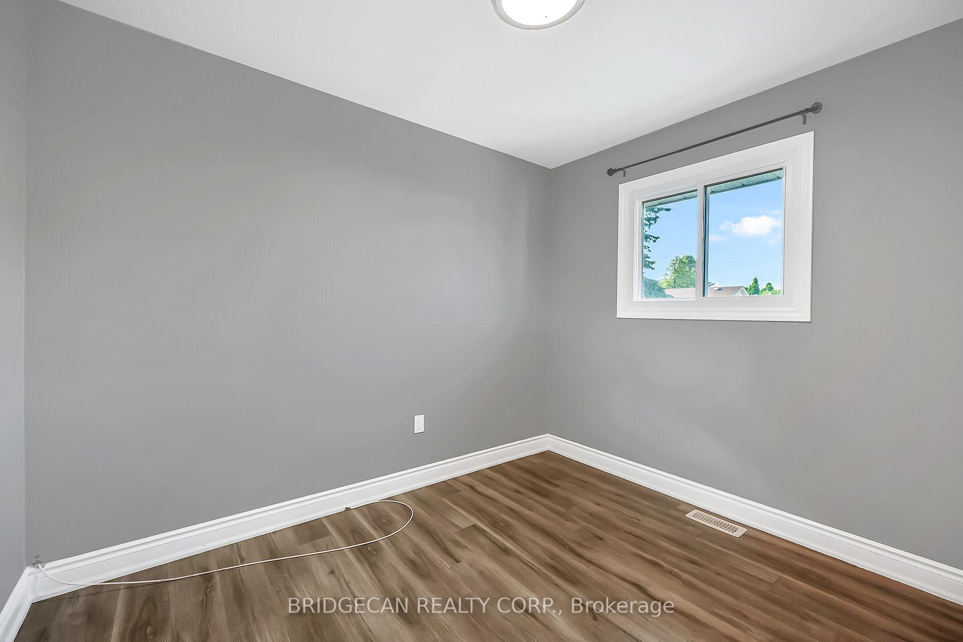 Photo 21 of 17 Brierwood Avenue, Grimsby, Grimsby West — HOMEH