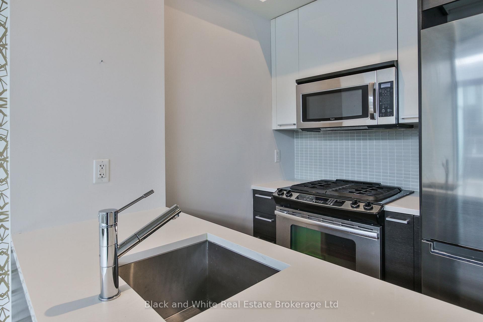 Photo 8 of Unit 823, 90 Broadview Avenue, Toronto, South Riverdale — HOMEH