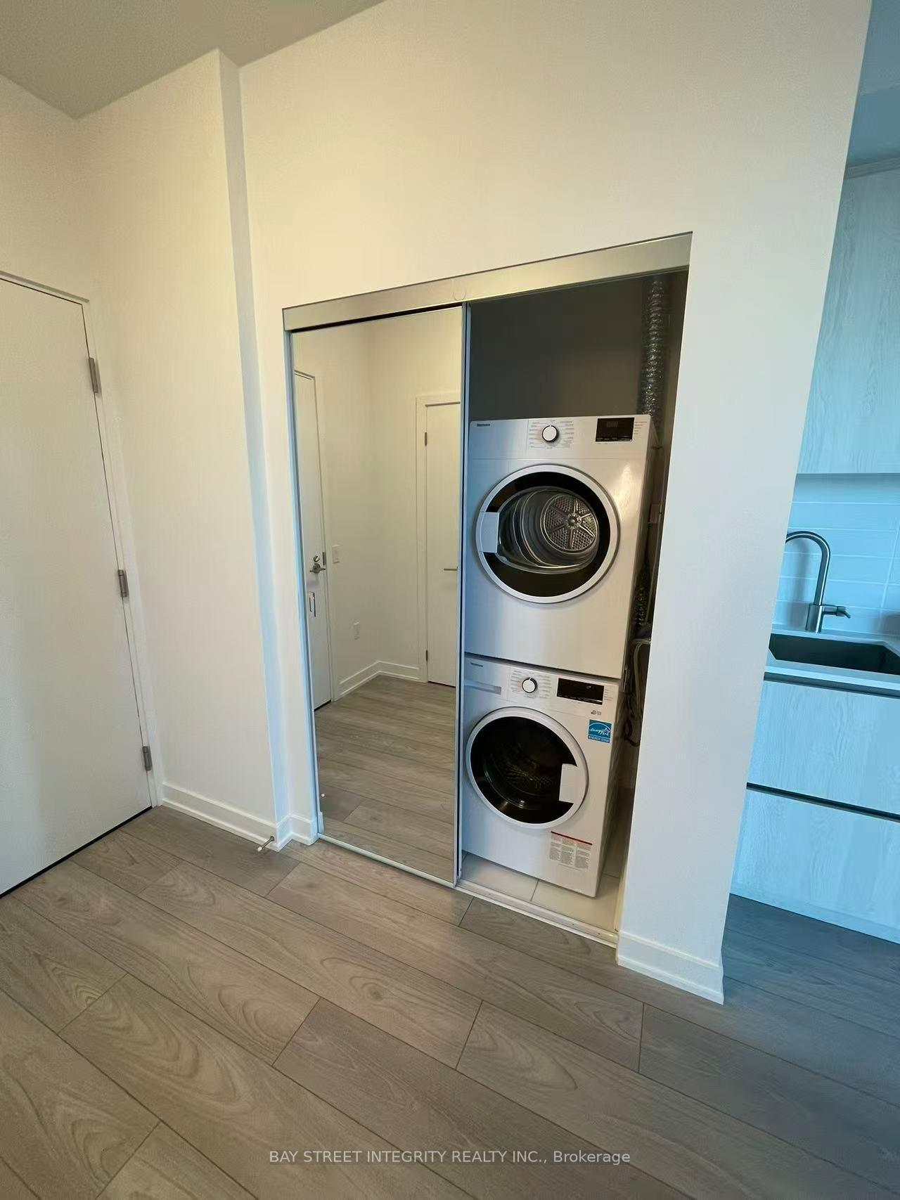Photo 6 of Unit 2008, 110 Broadway Avenue, Toronto, Mount Pleasant West — HOMEH