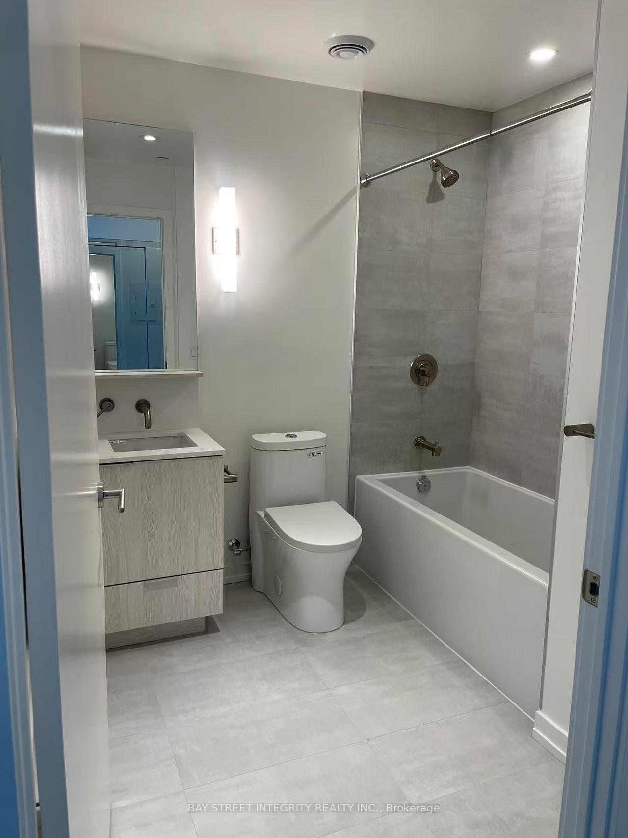 Photo 7 of Unit 2008, 110 Broadway Avenue, Toronto, Mount Pleasant West — HOMEH