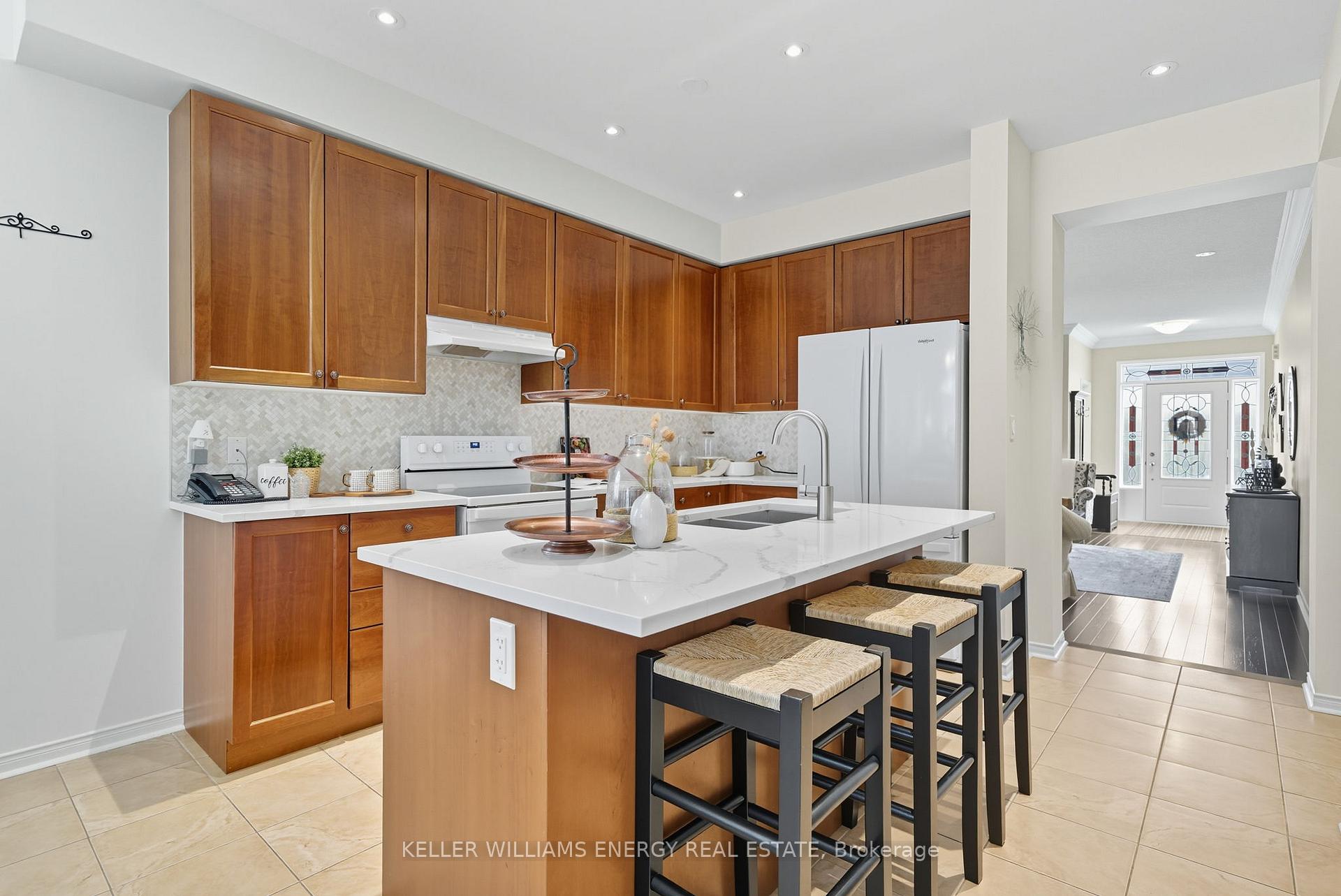 Photo 4 of 66 Ted Miller Crescent, Clarington, Bowmanville — HOMEH