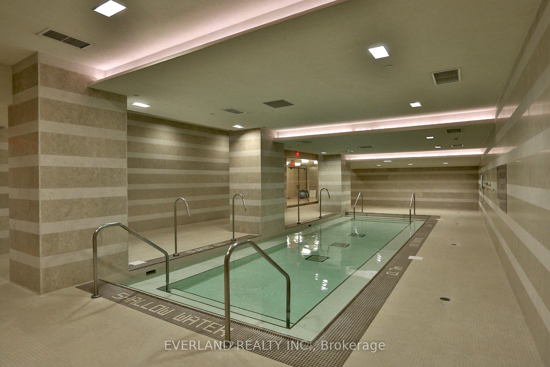 Photo 5 of Unit 2201, 70 Roehampton Avenue, Toronto, Mount Pleasant West — HOMEH