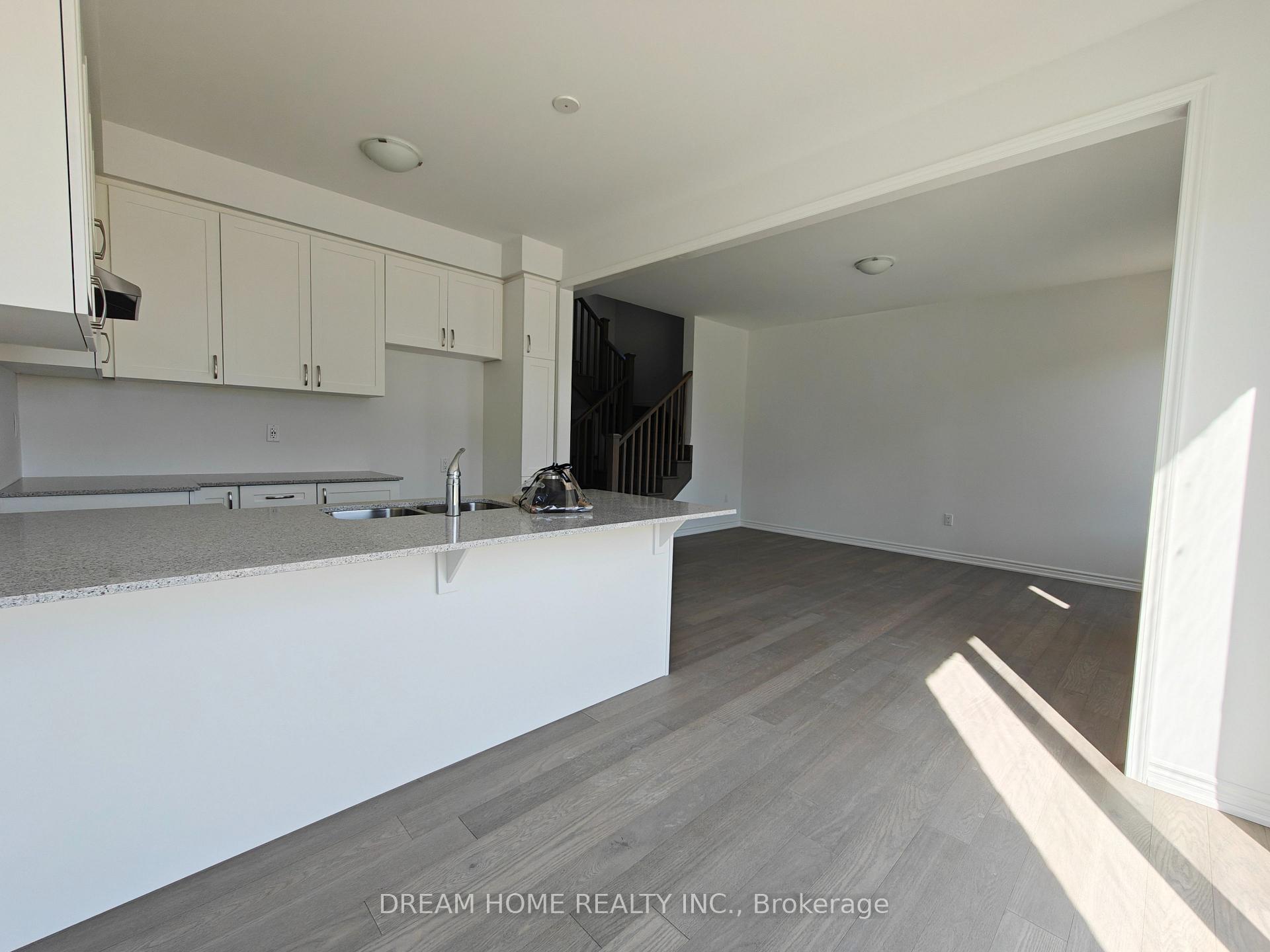 Photo 5 of 400 Madelaine Drive, Barrie, Rural Barrie Southeast — HOMEH