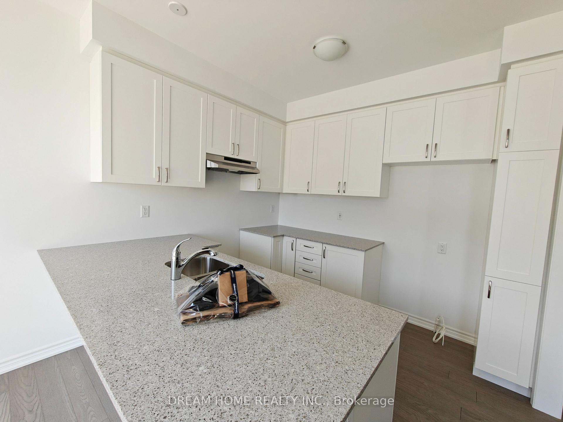 Photo 7 of 400 Madelaine Drive, Barrie, Rural Barrie Southeast — HOMEH