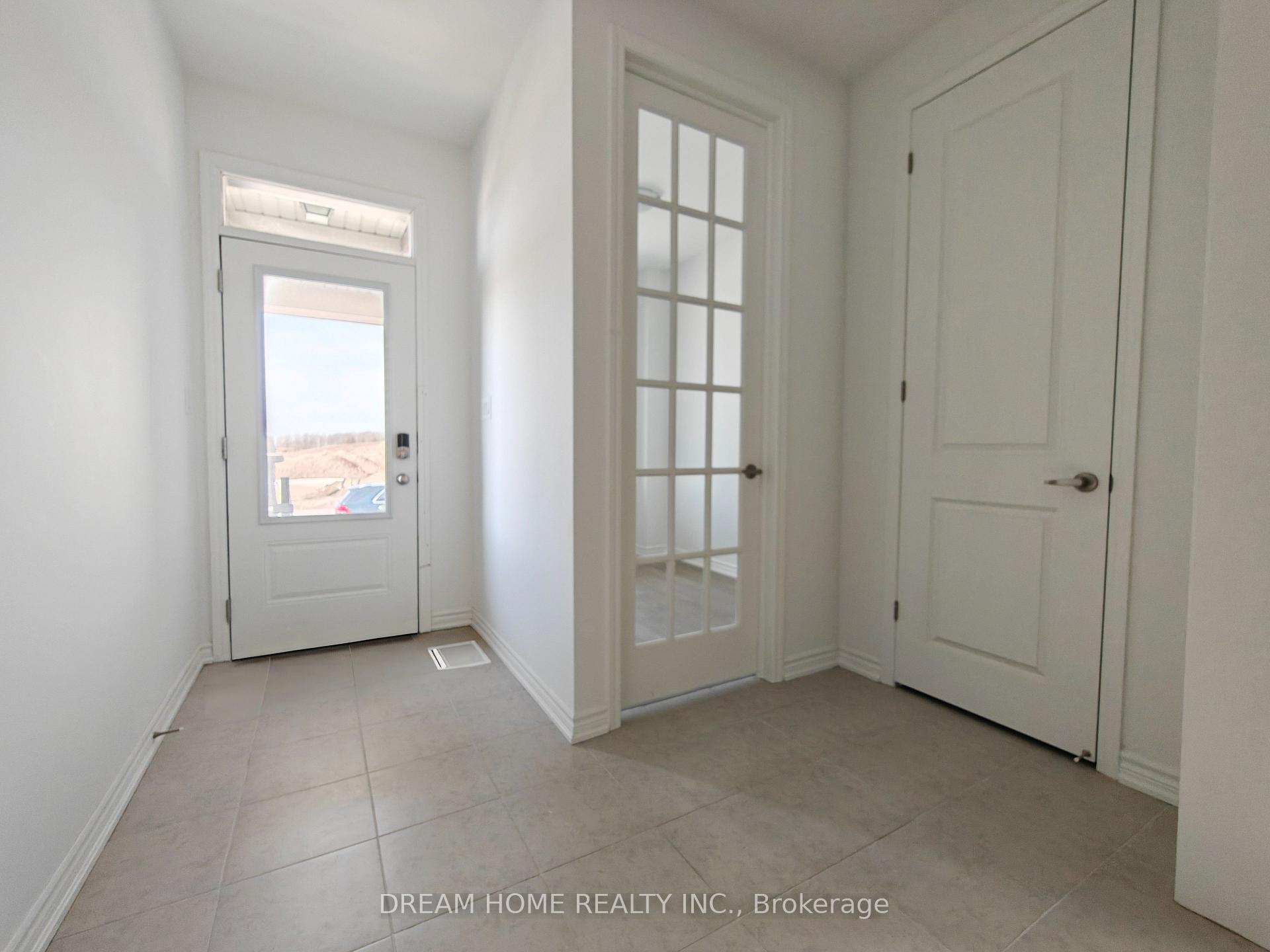 Photo 10 of 400 Madelaine Drive, Barrie, Rural Barrie Southeast — HOMEH