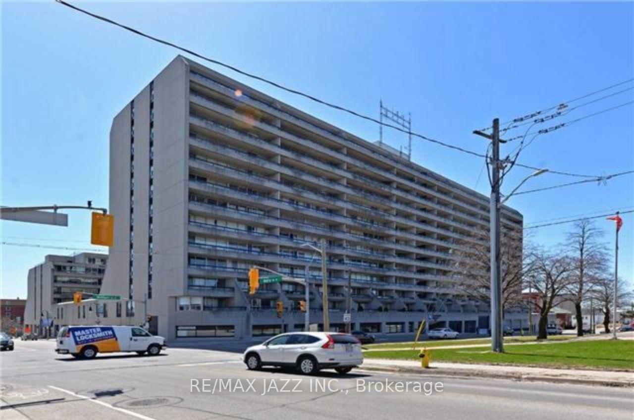 Front of Unit 716, 55 William Street E