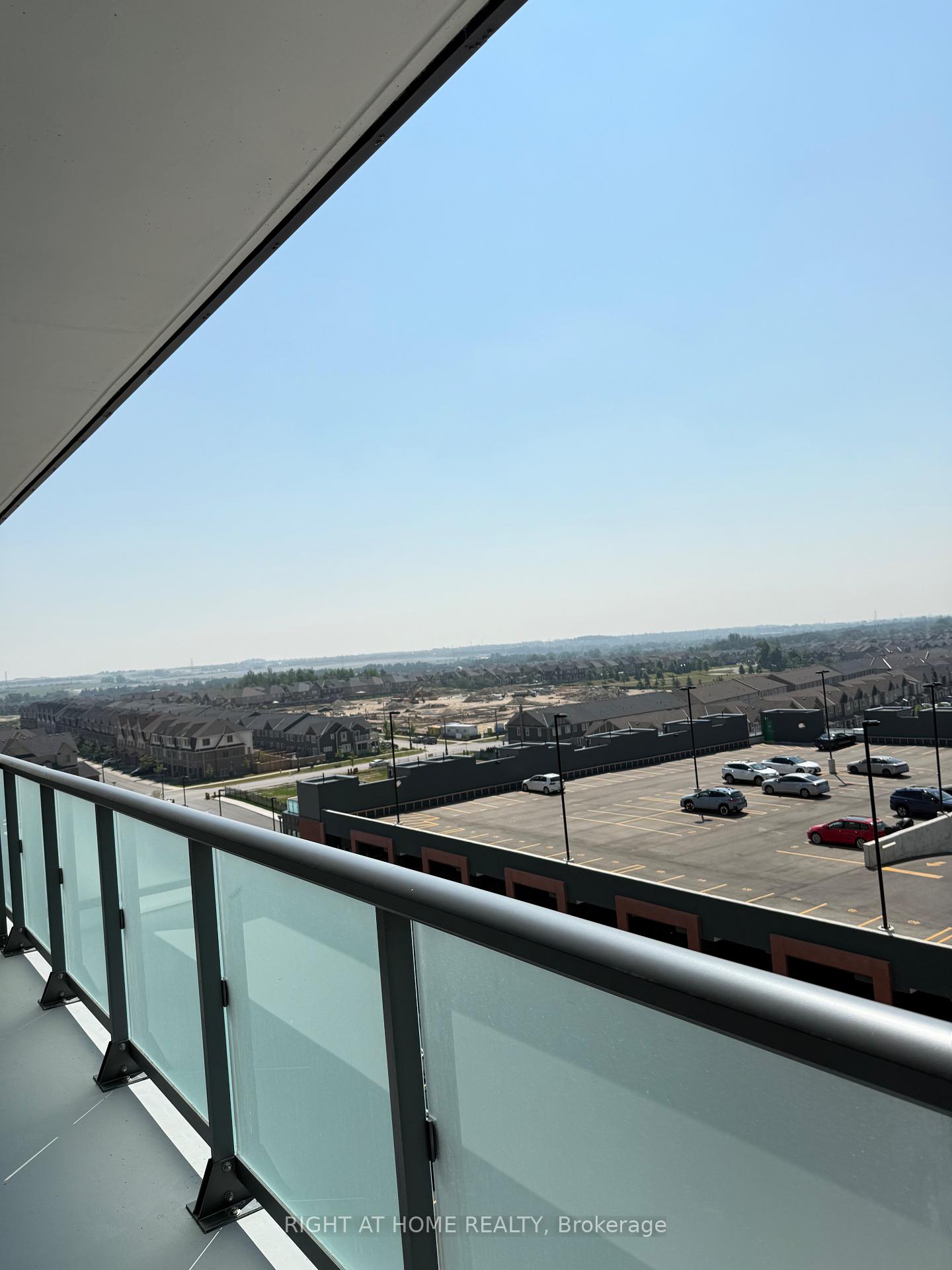 Front of Unit 725, 2545 Simcoe Street