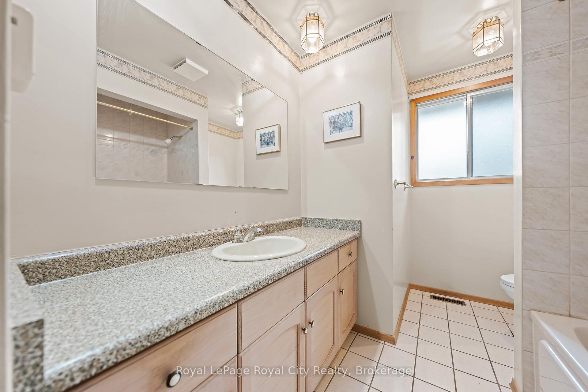 Photo 3 of 17 Muskoka Drive, Guelph, Victoria North — HOMEH