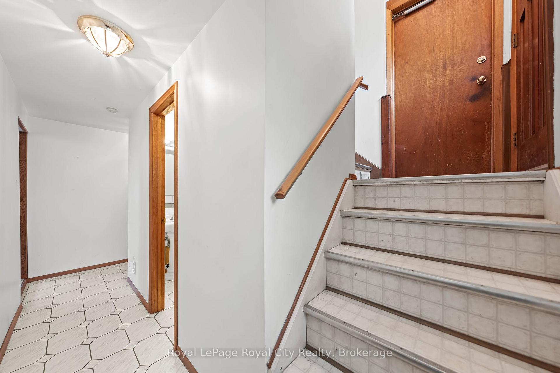 Photo 6 of 17 Muskoka Drive, Guelph, Victoria North — HOMEH
