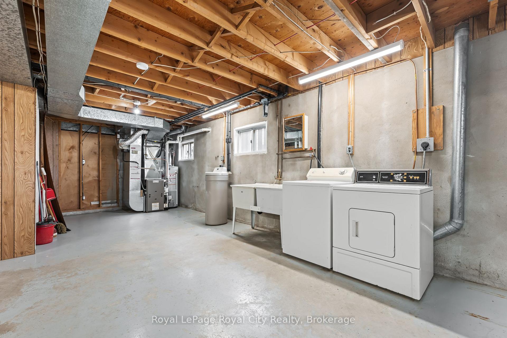 Photo 11 of 17 Muskoka Drive, Guelph, Victoria North — HOMEH