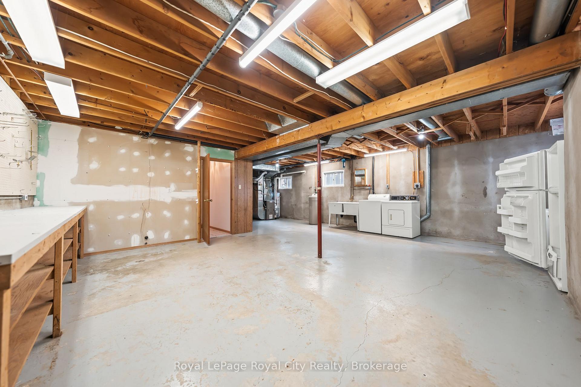 Photo 12 of 17 Muskoka Drive, Guelph, Victoria North — HOMEH