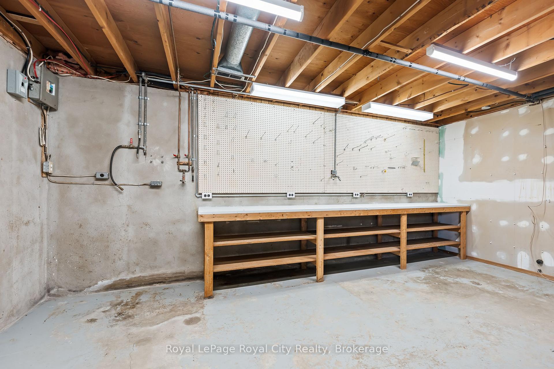 Photo 14 of 17 Muskoka Drive, Guelph, Victoria North — HOMEH